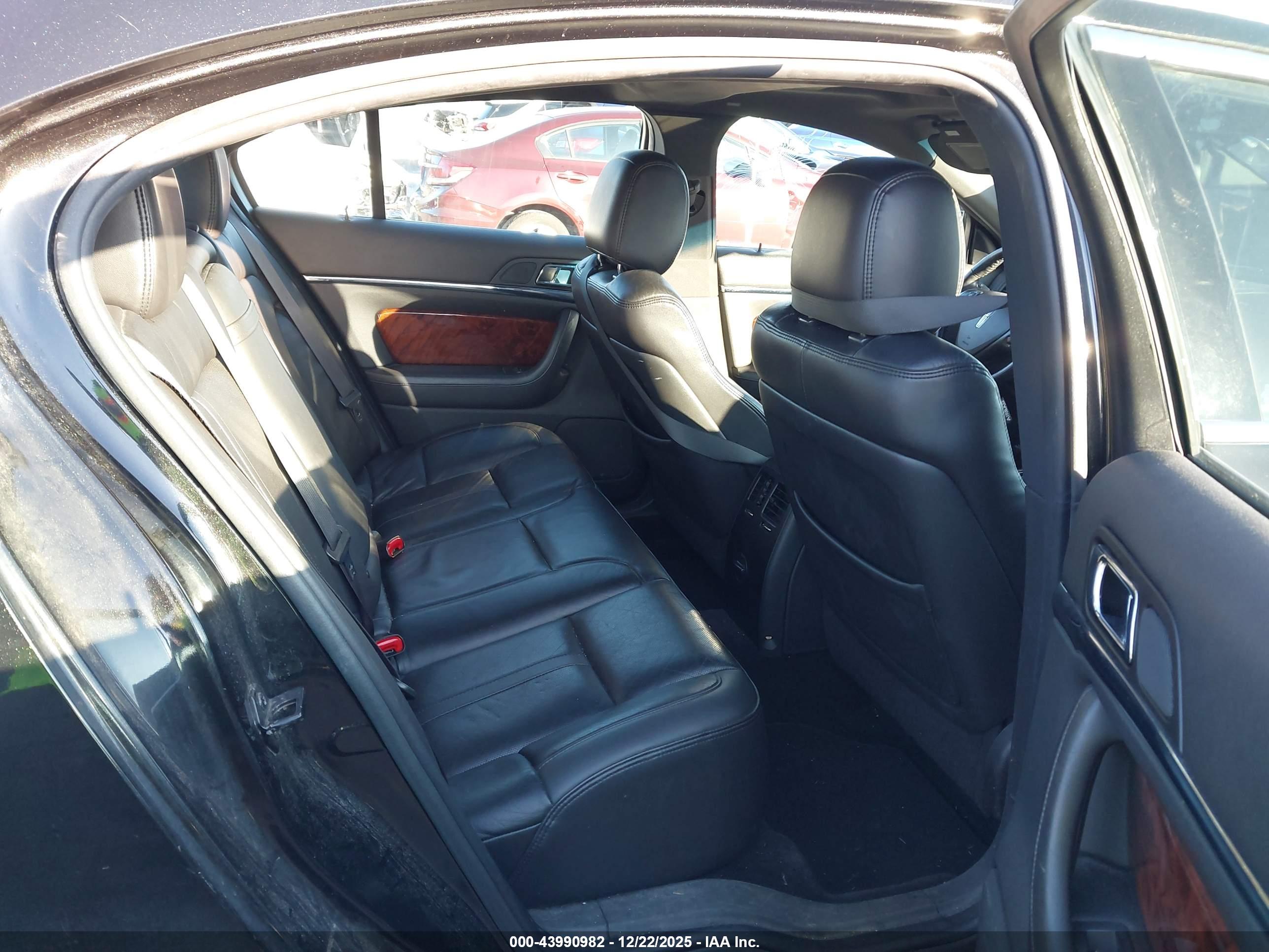 LINCOLN MKS image 8