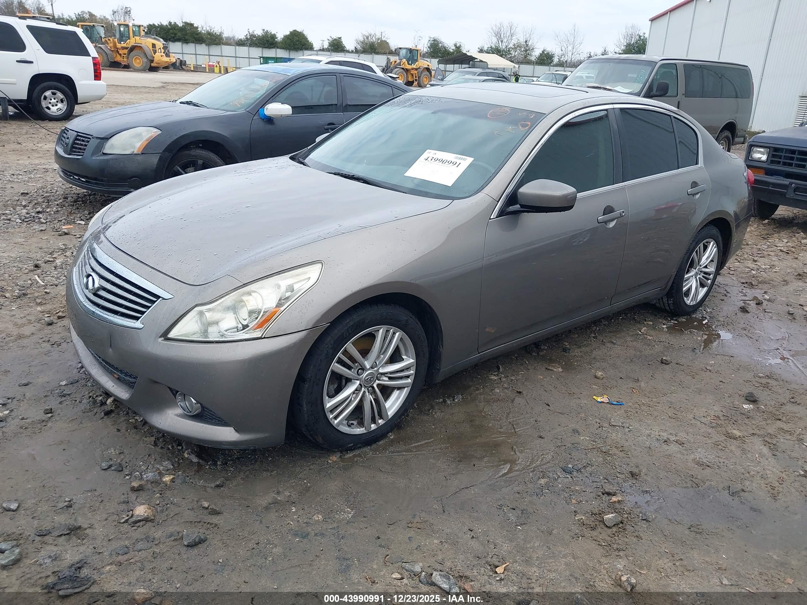 INFINITI G37 image 2