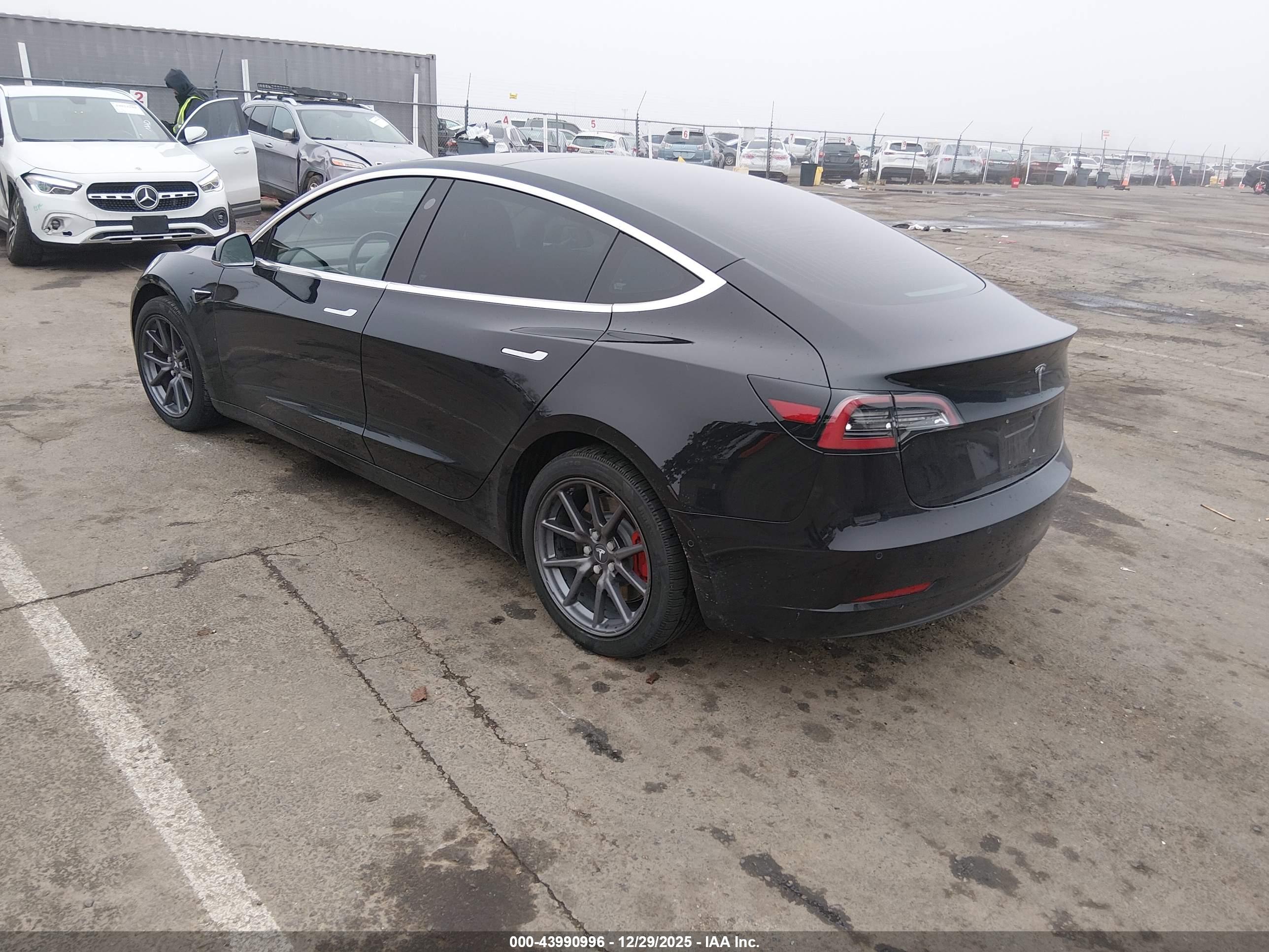TESLA MODEL image 3