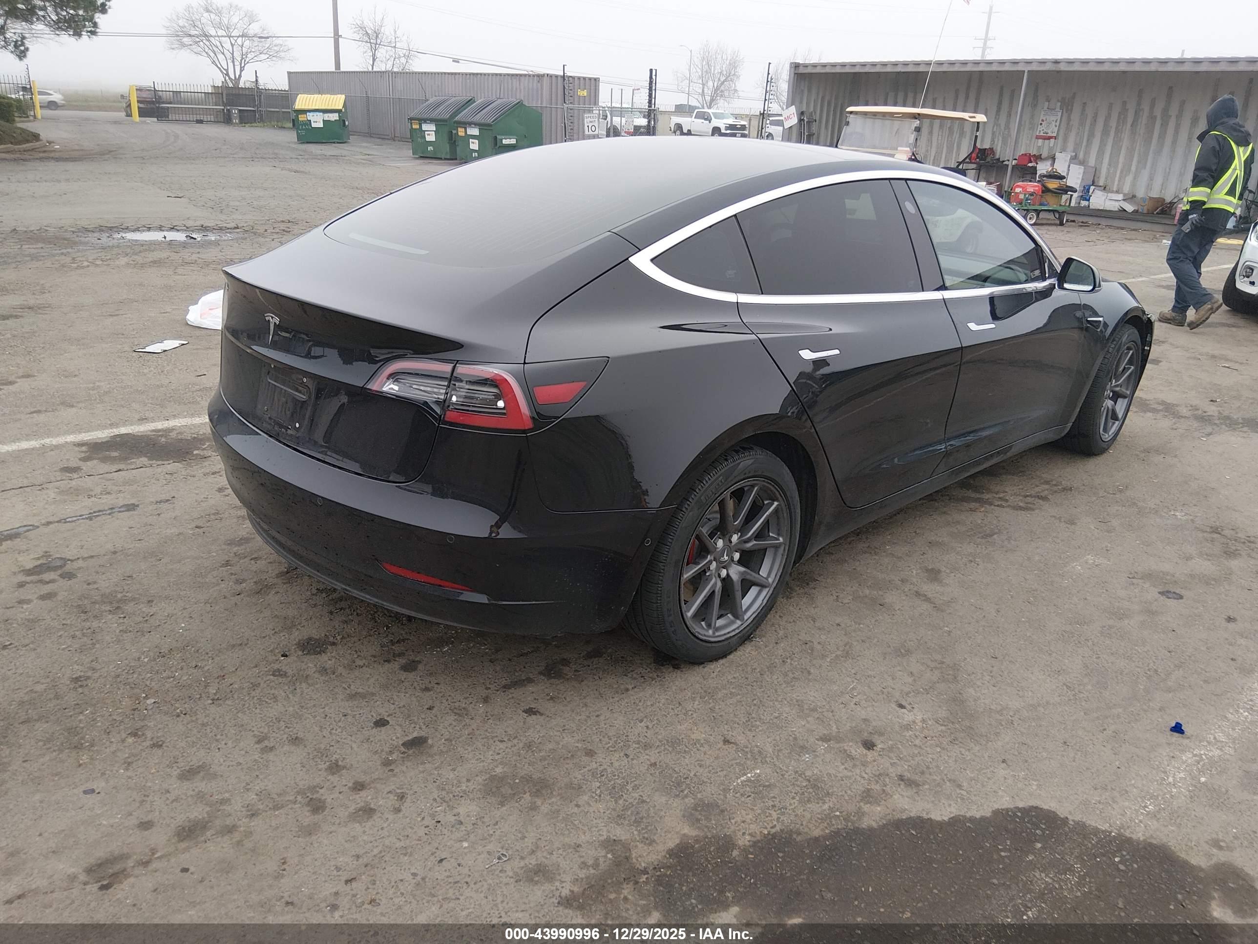 TESLA MODEL image 4