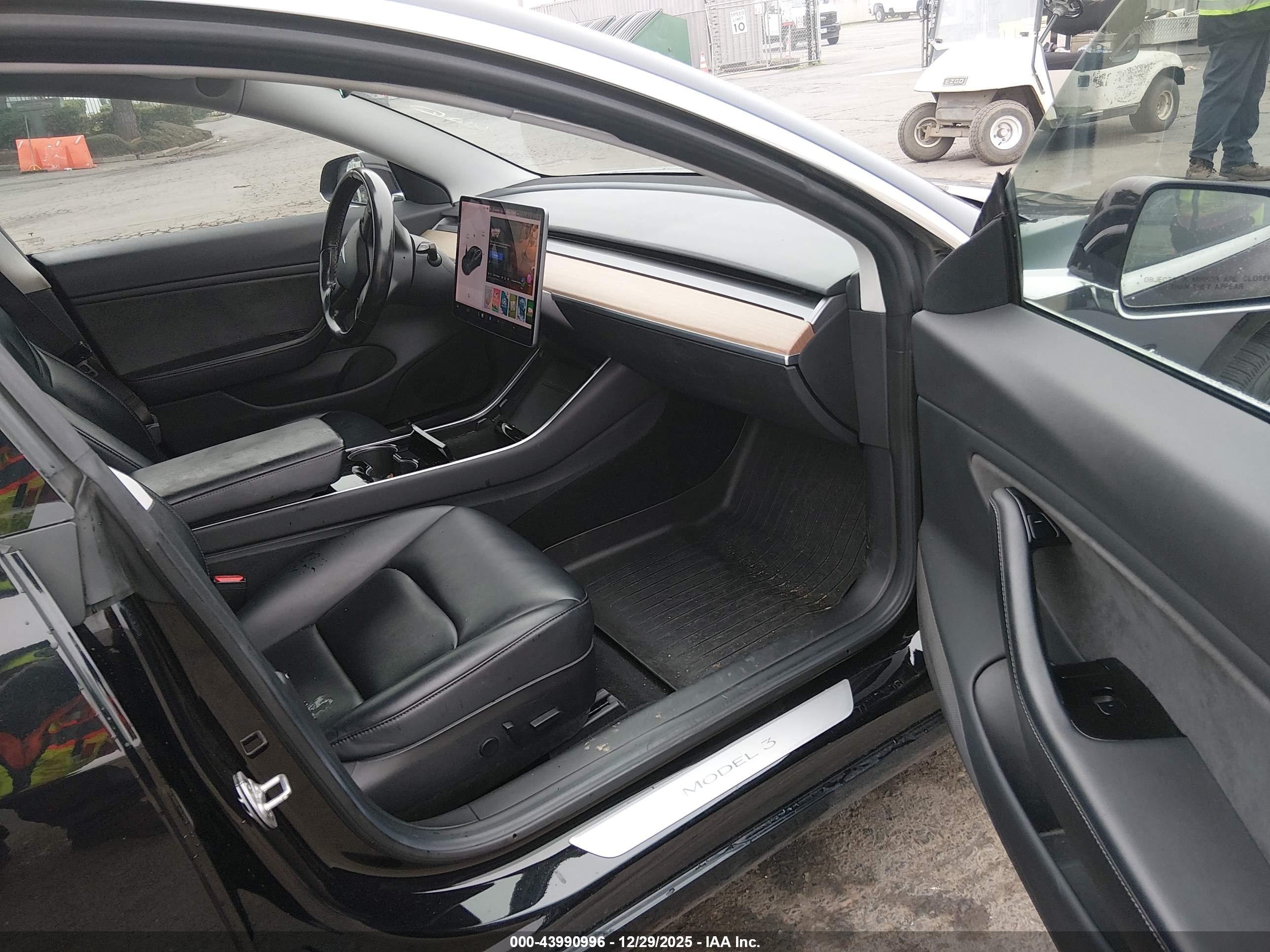 TESLA MODEL image 5