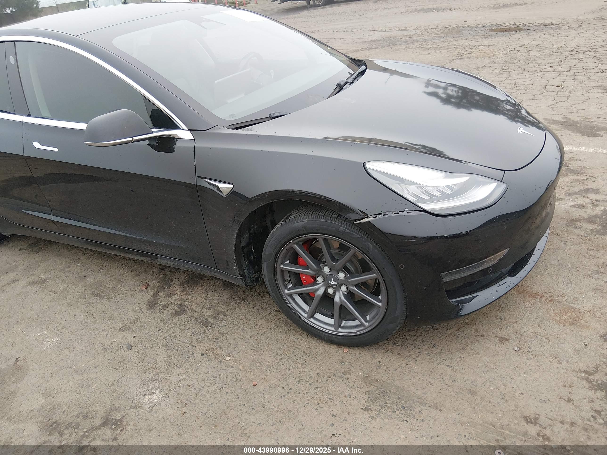 TESLA MODEL image 6