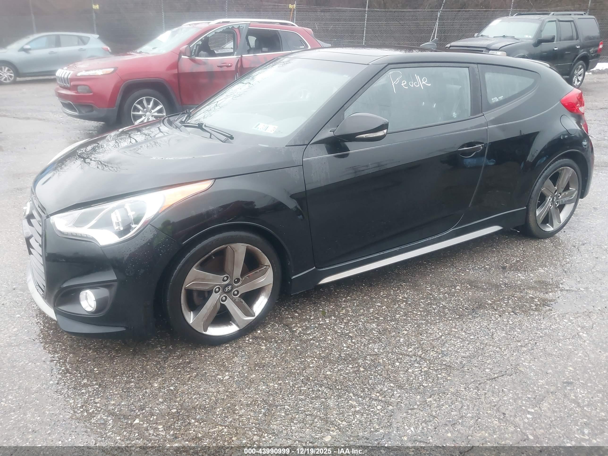 HYUNDAI VELOSTER image 2