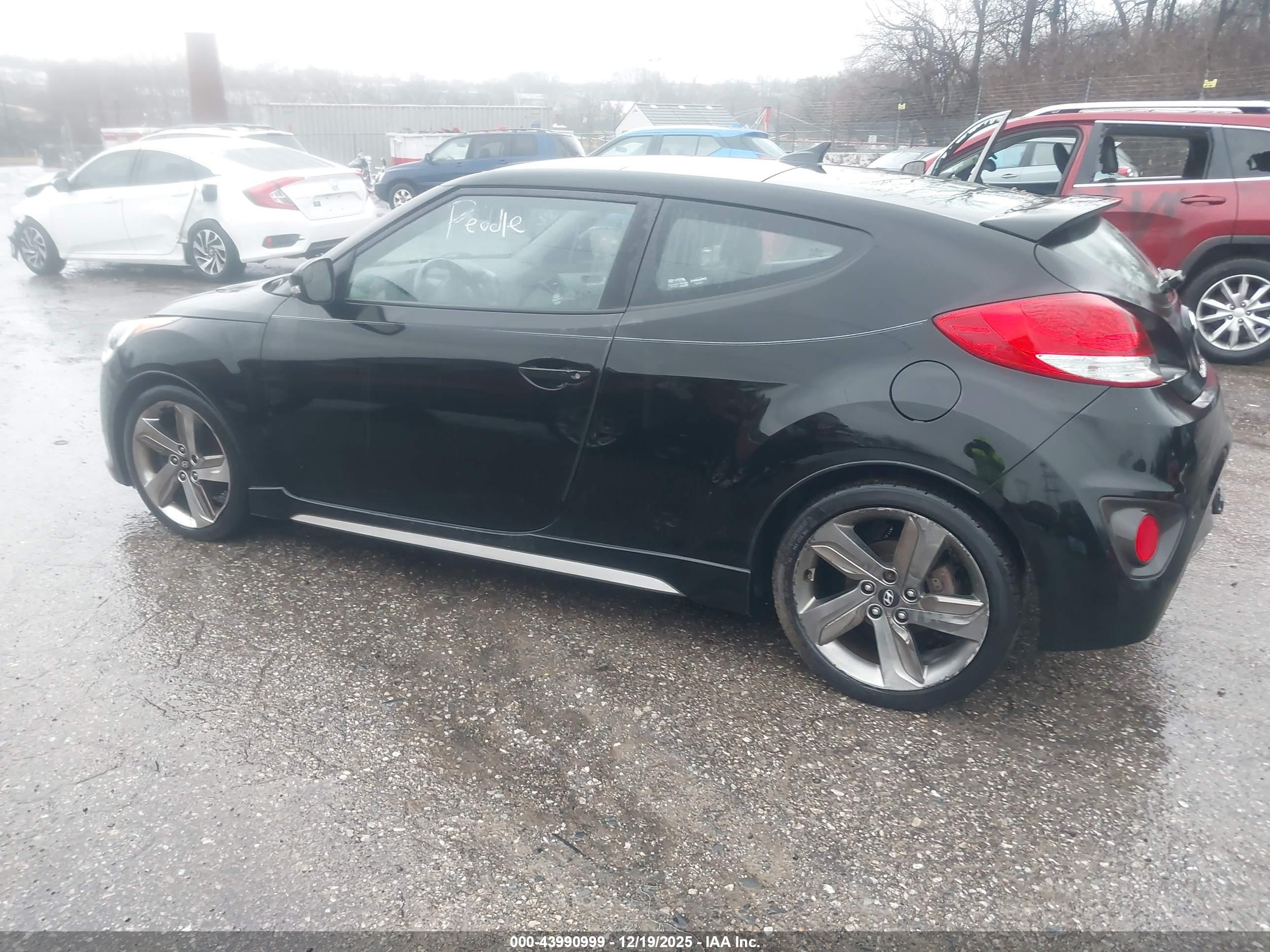 HYUNDAI VELOSTER image 3
