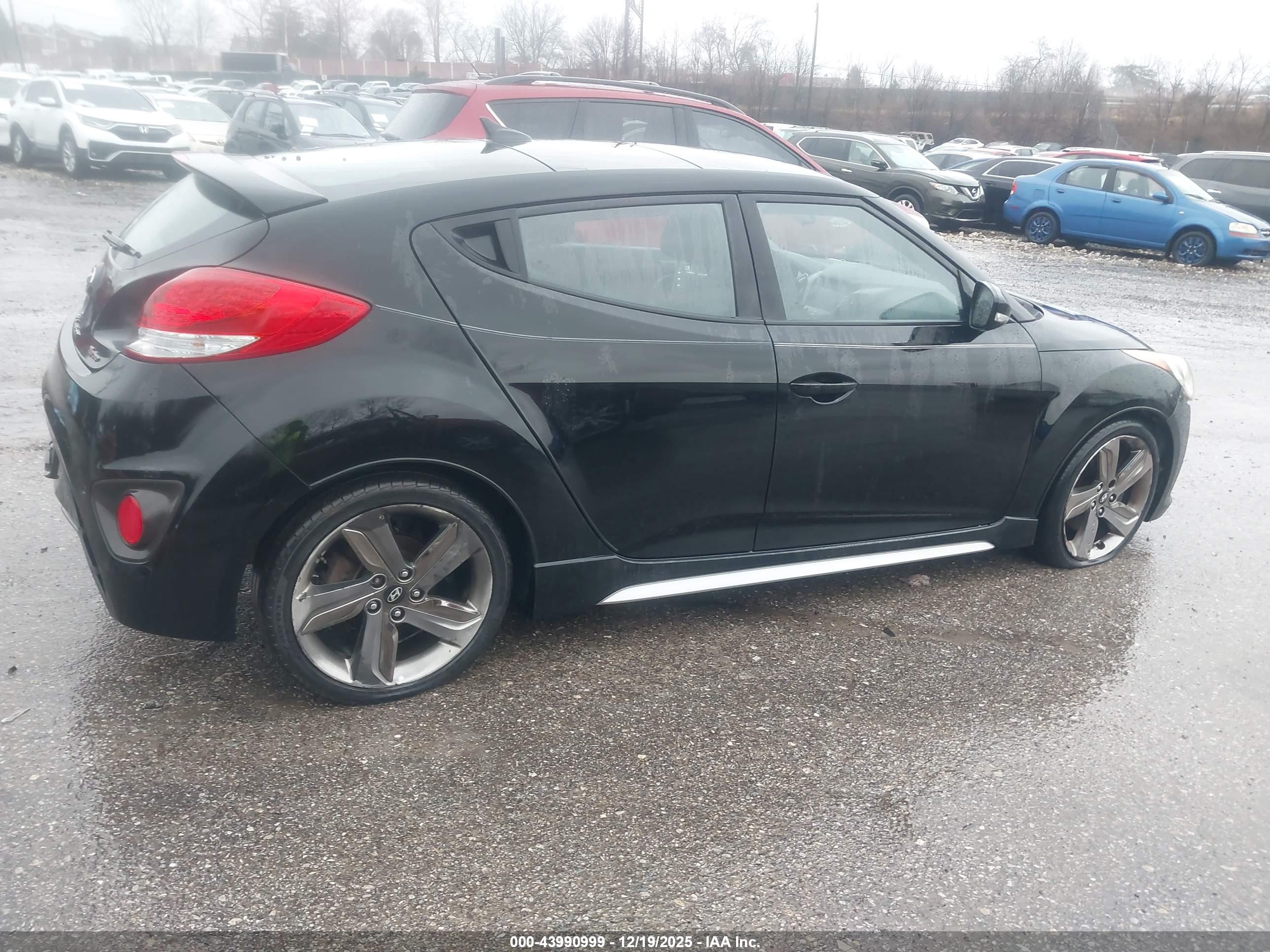 HYUNDAI VELOSTER image 4