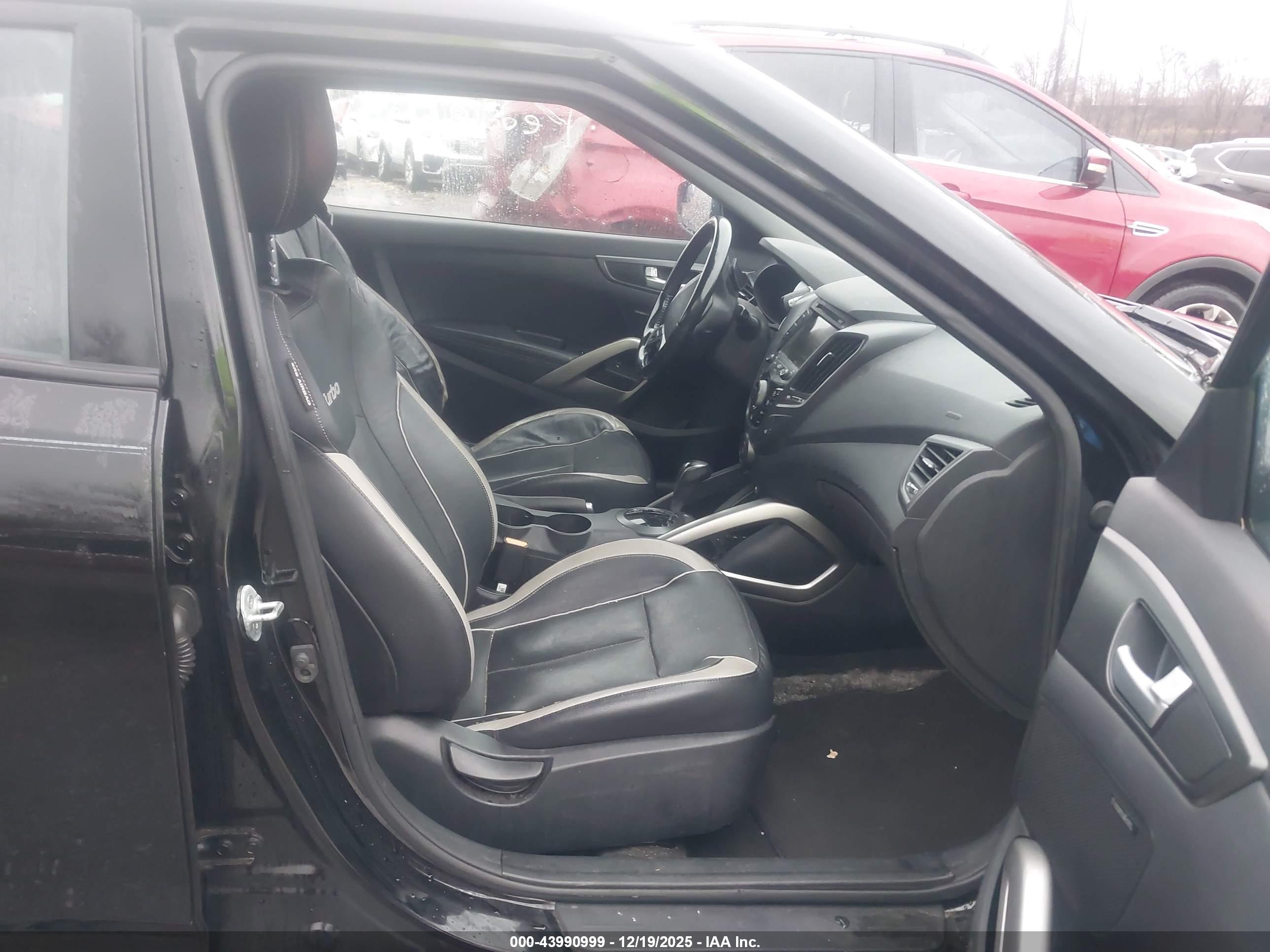 HYUNDAI VELOSTER image 5