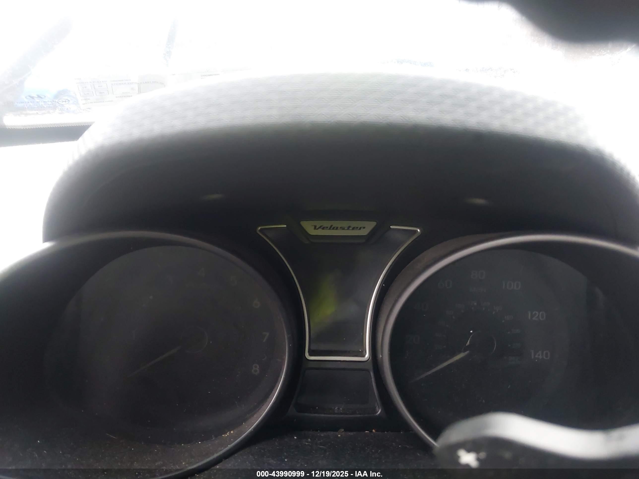 HYUNDAI VELOSTER image 7