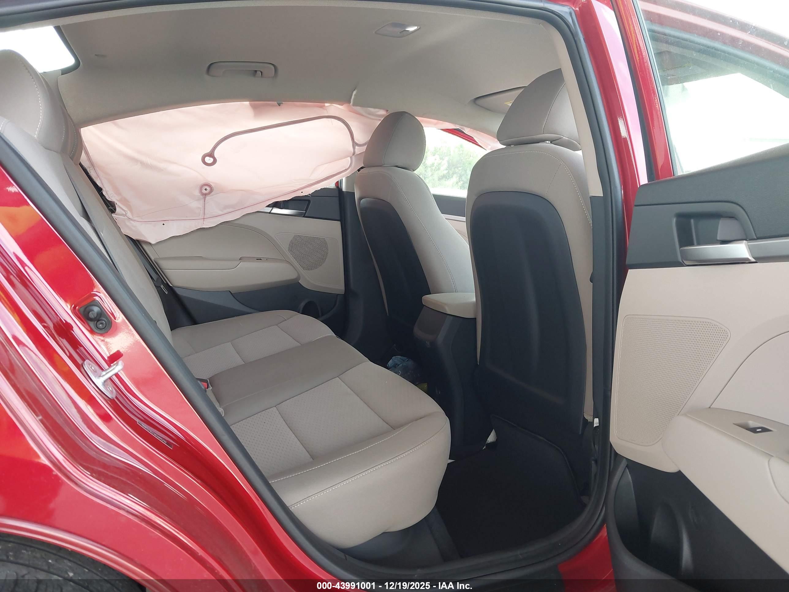 HYUNDAI ELANTRA image 8