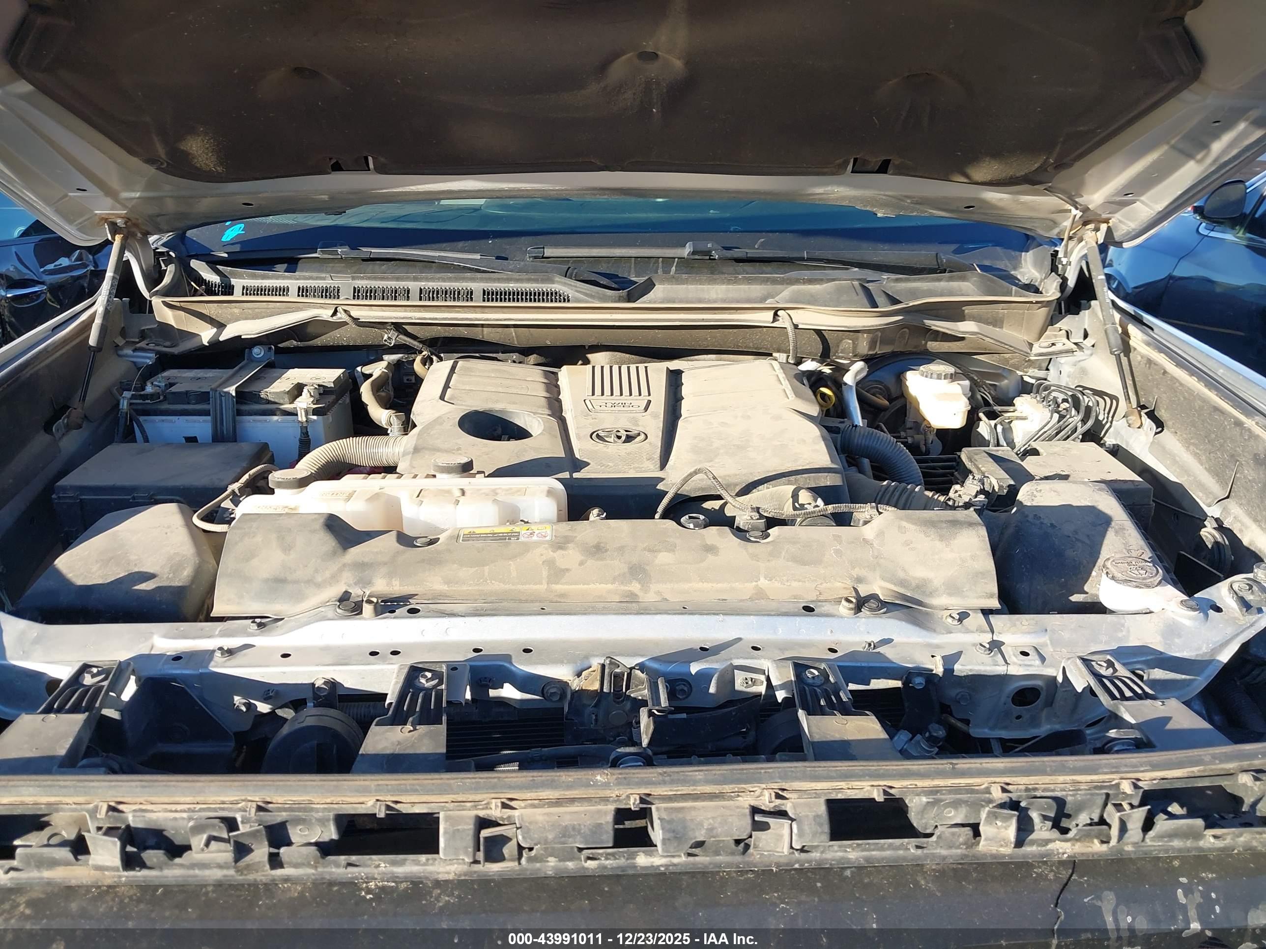 TOYOTA TUNDRA image 10