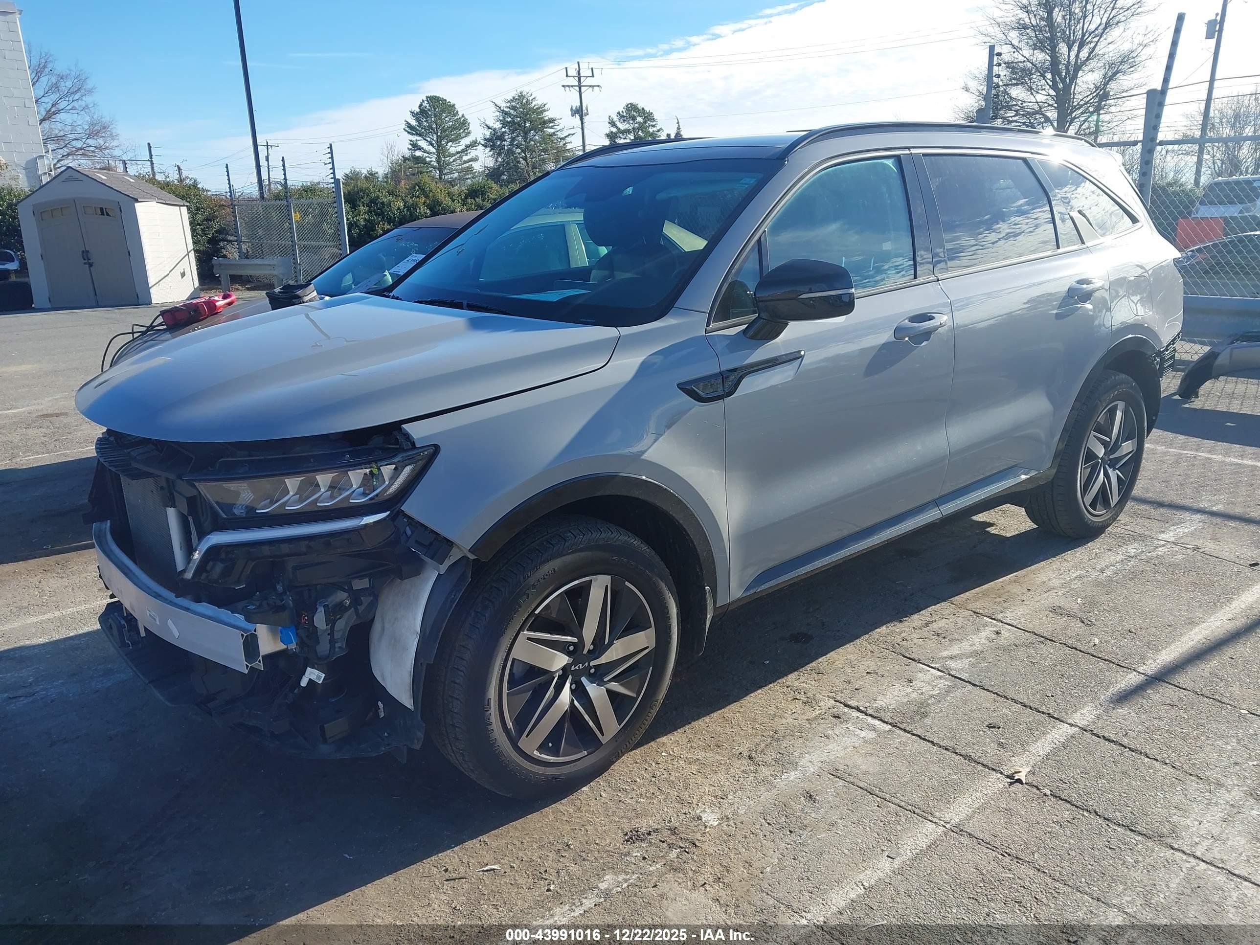 KIA SORENTO image 2