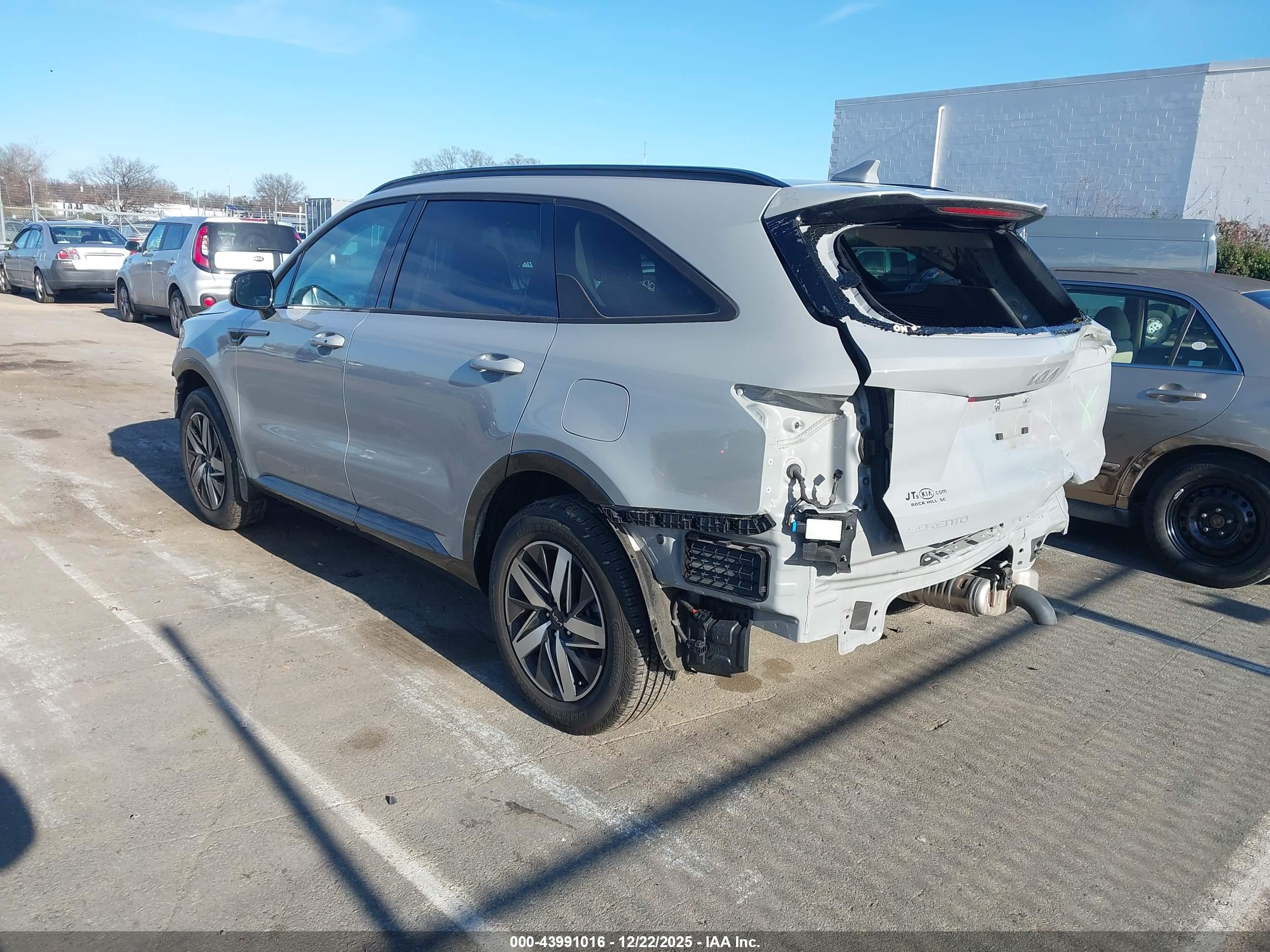 KIA SORENTO image 3
