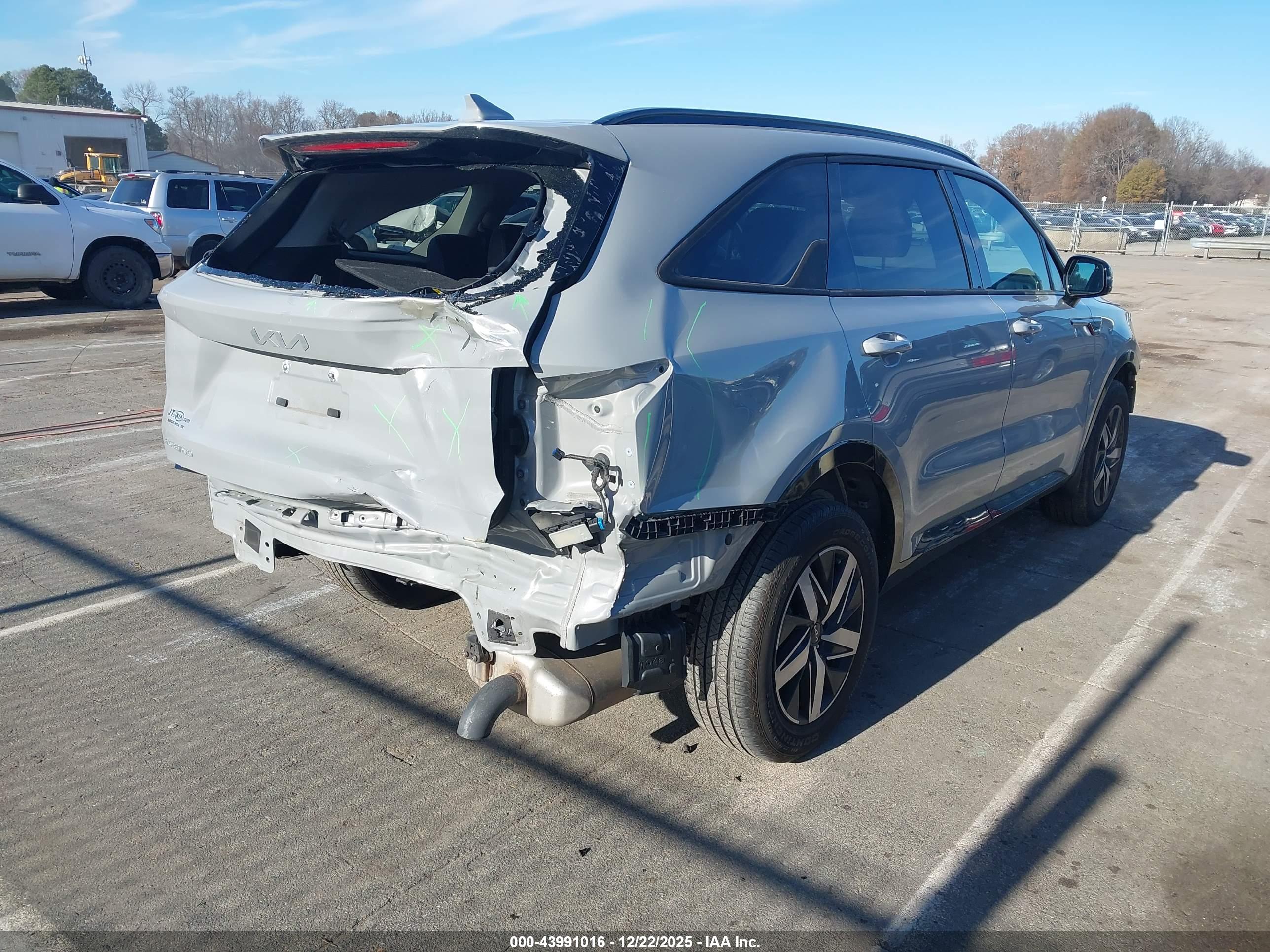 KIA SORENTO image 4