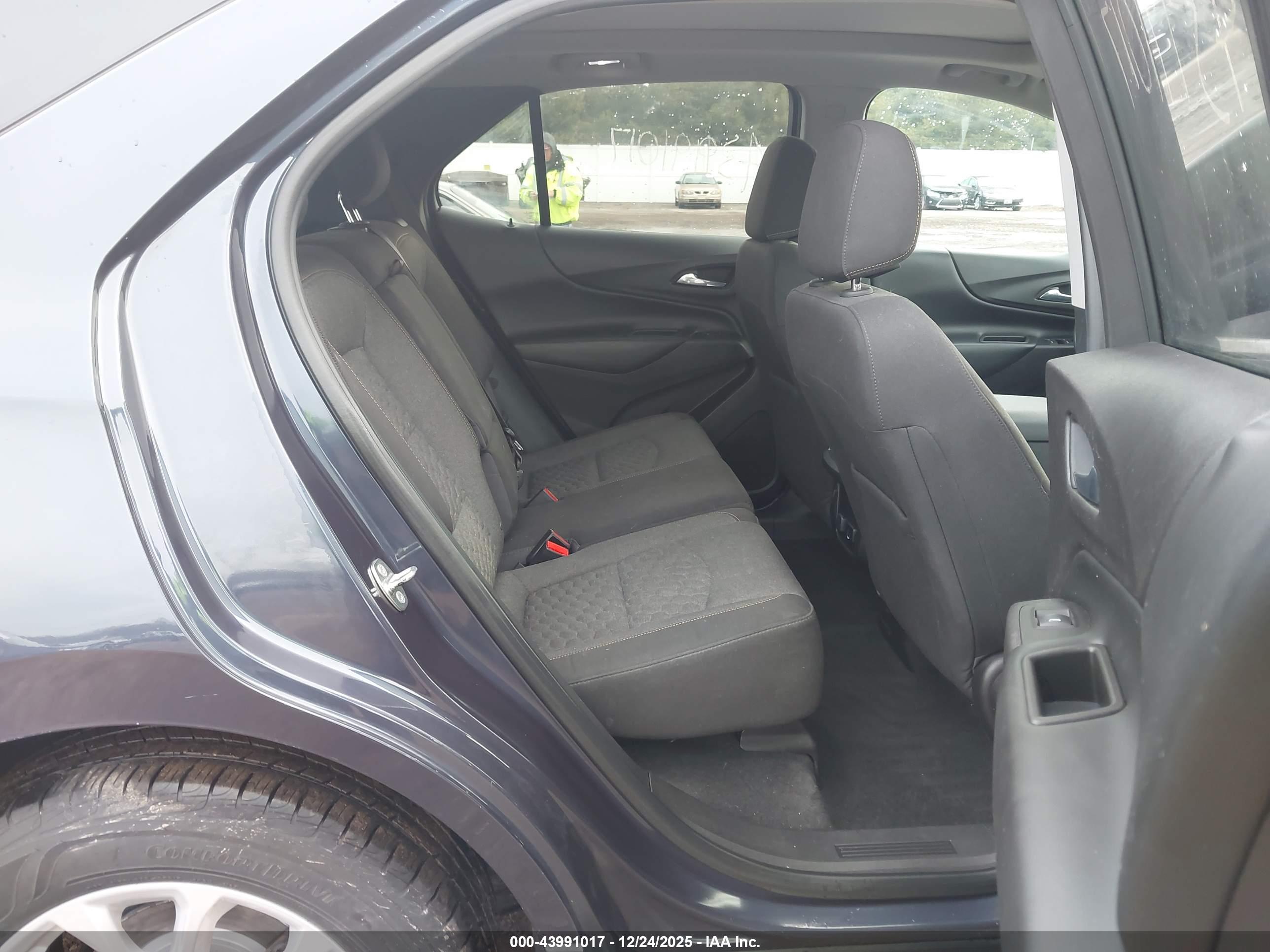 CHEVROLET EQUINOX image 8