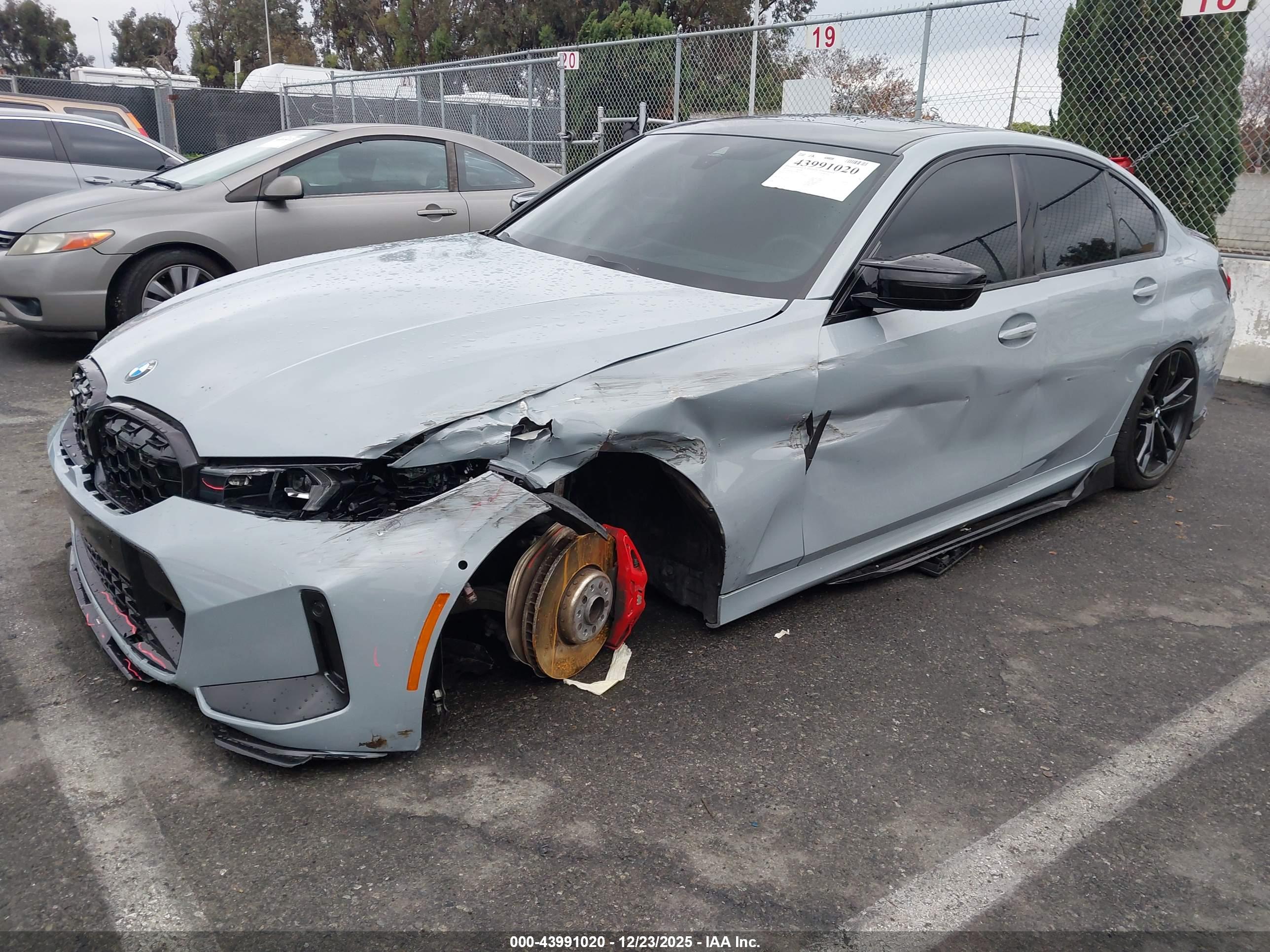 BMW 3 image 2