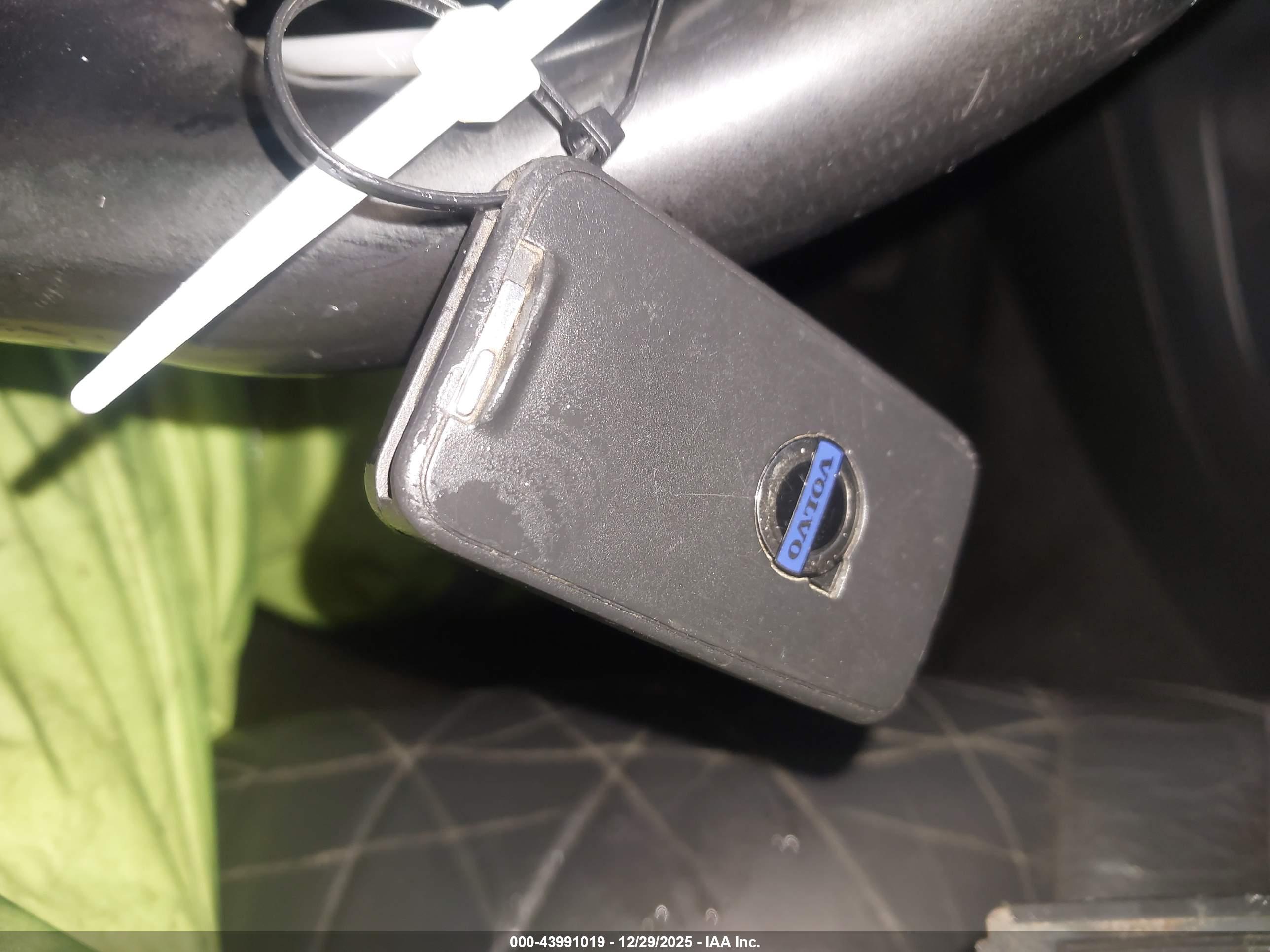 VOLVO S60 image 11