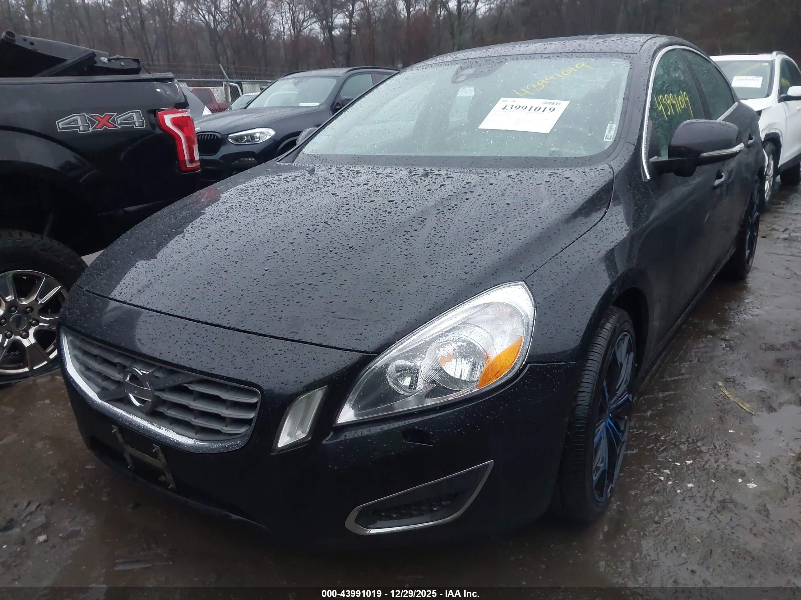 VOLVO S60 image 2