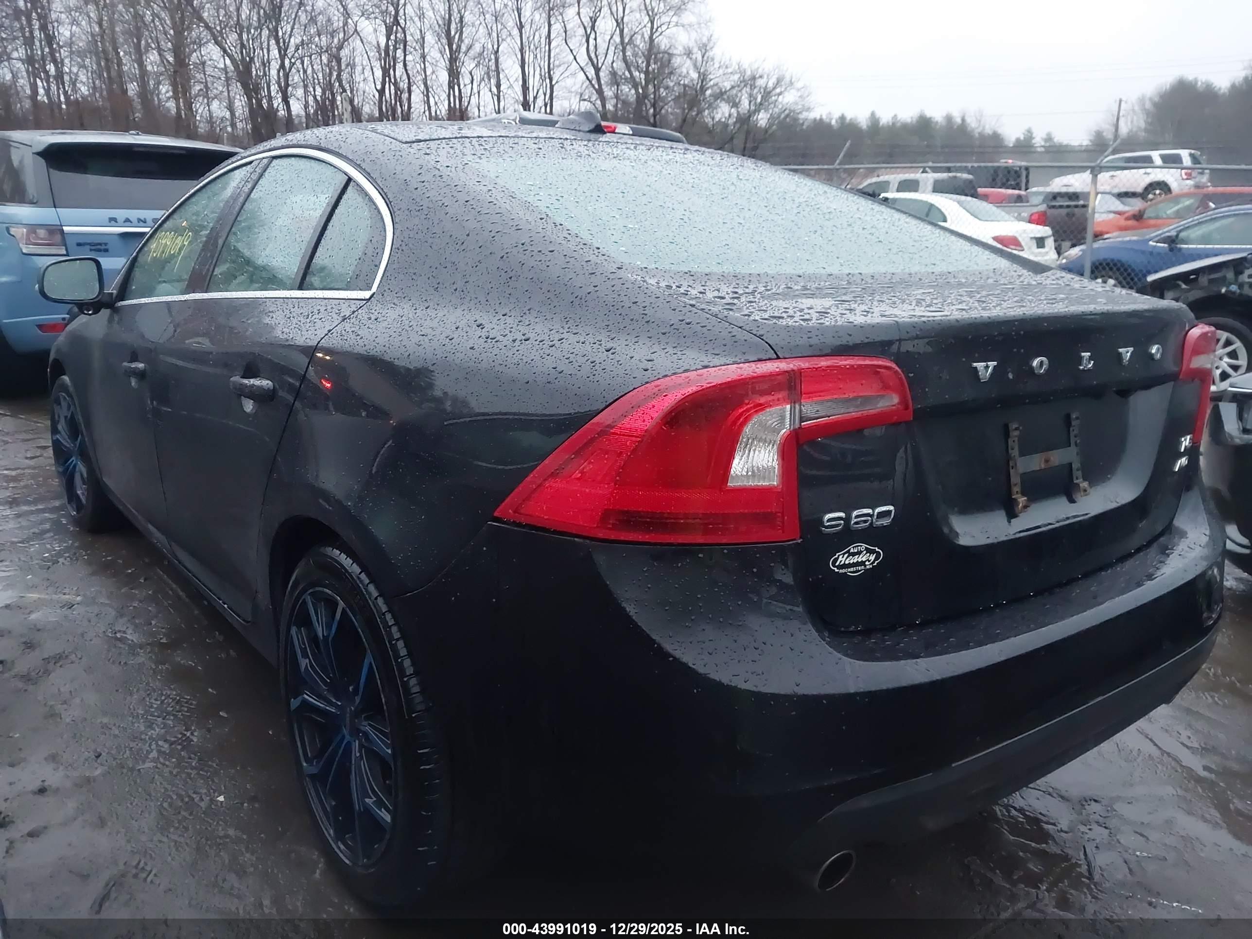 VOLVO S60 image 3
