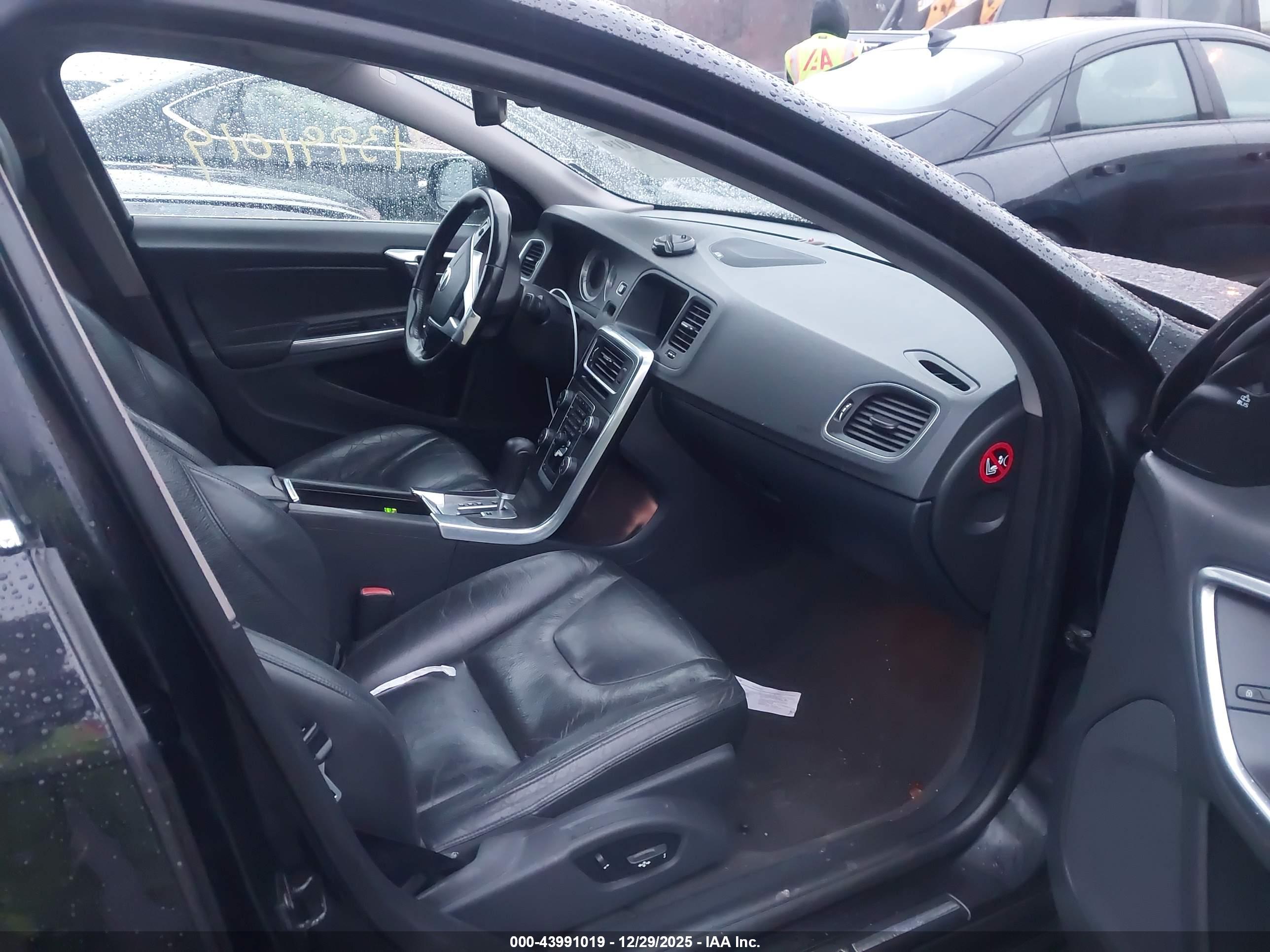 VOLVO S60 image 5