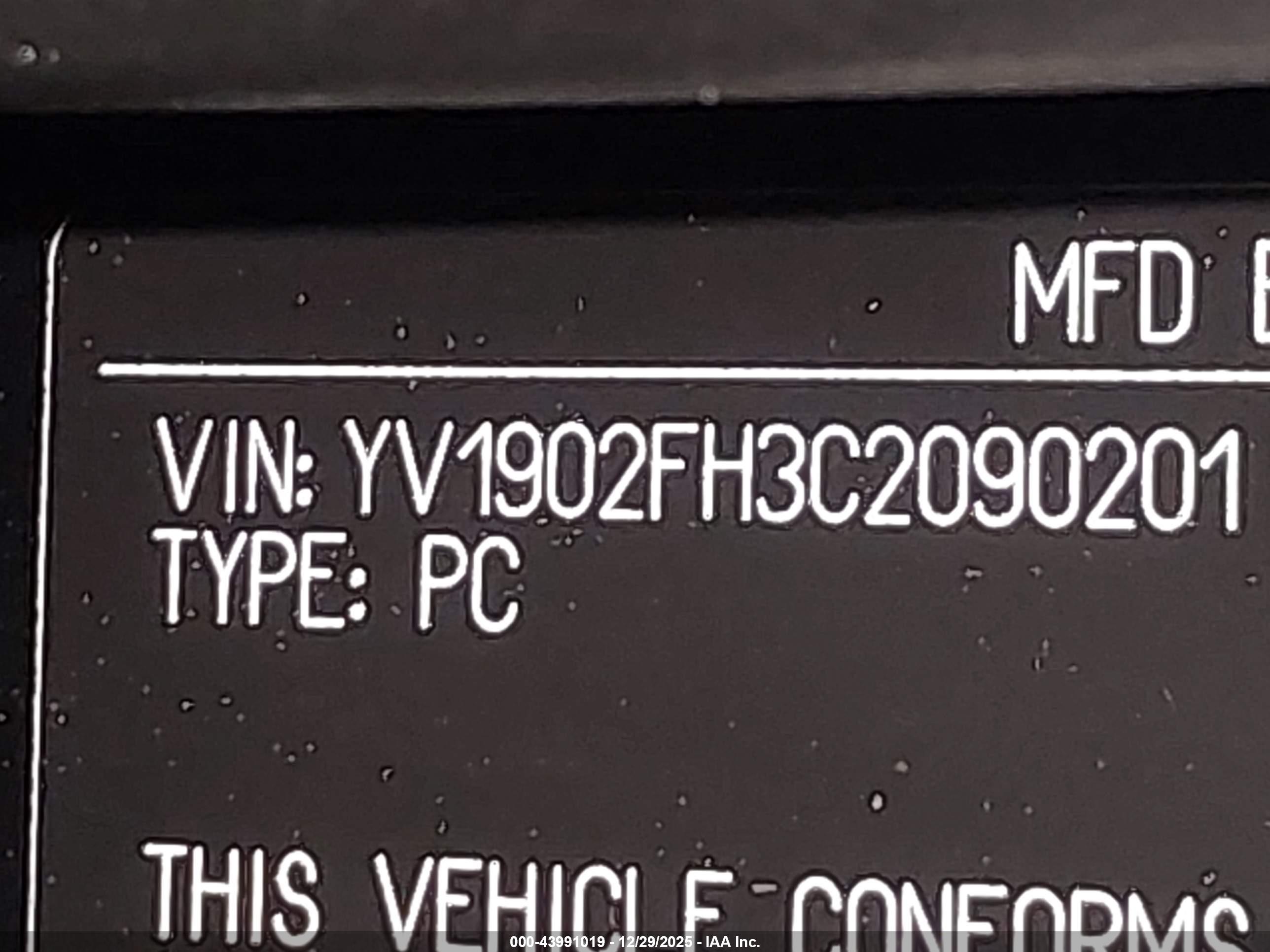 VOLVO S60 image 9
