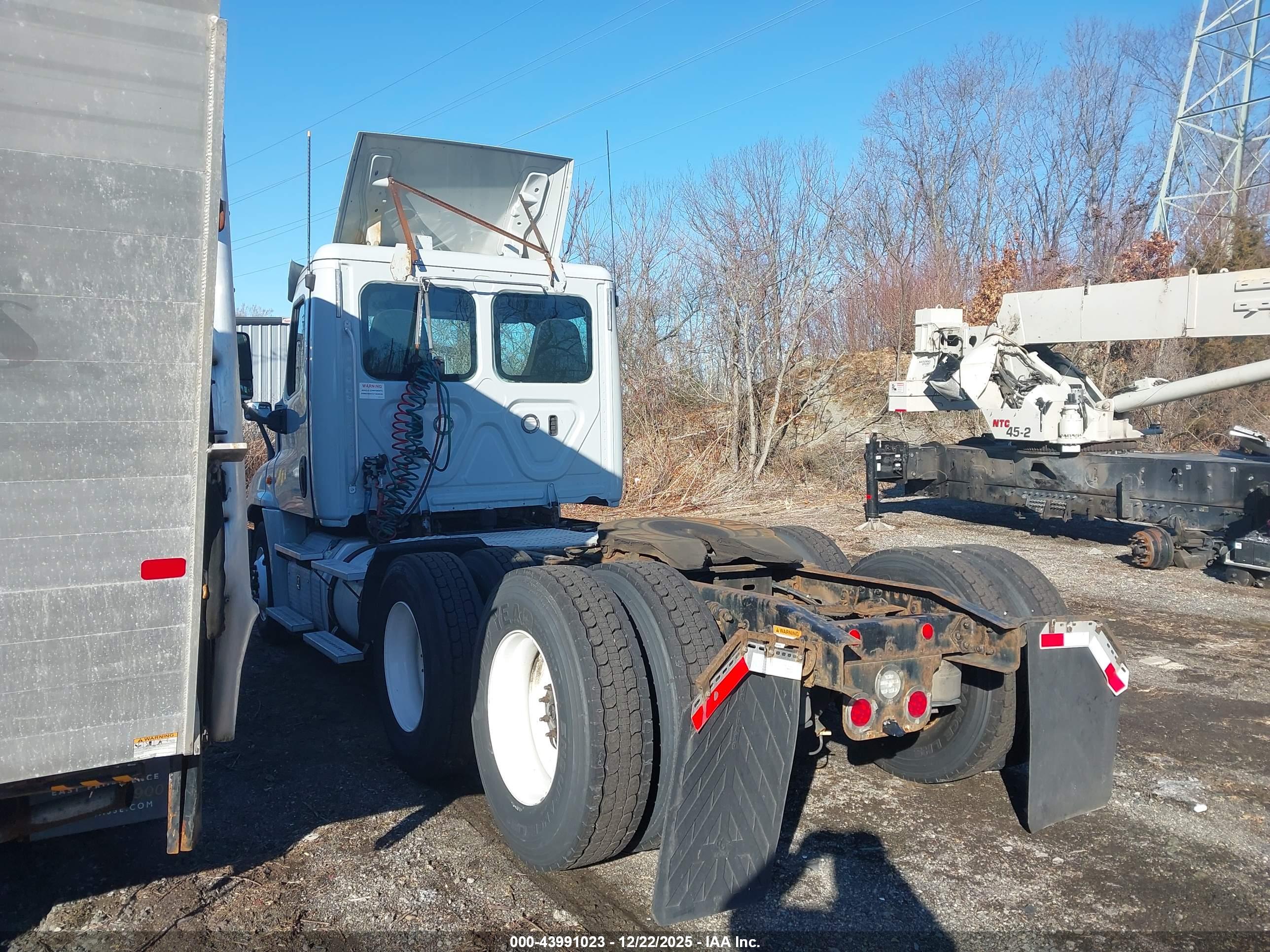 FREIGHTLINER CASCADIA image 3
