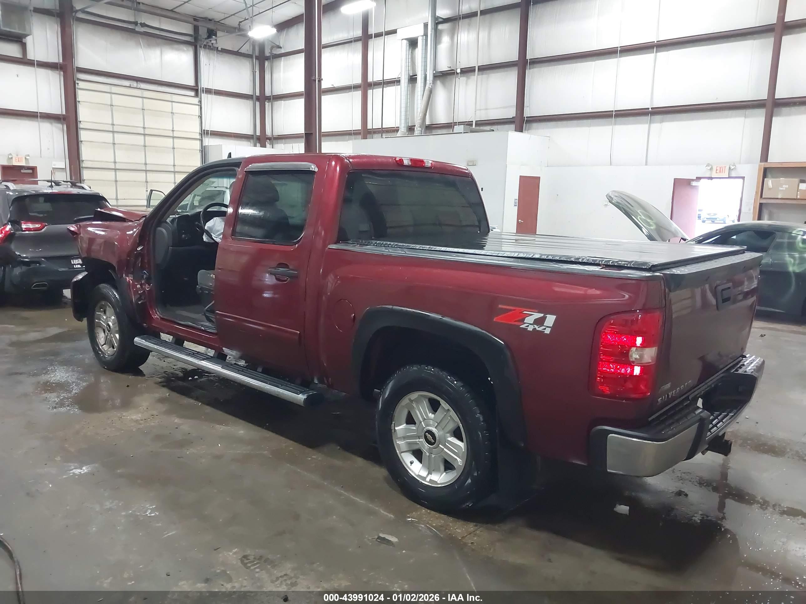 CHEVROLET SILVERADO image 3