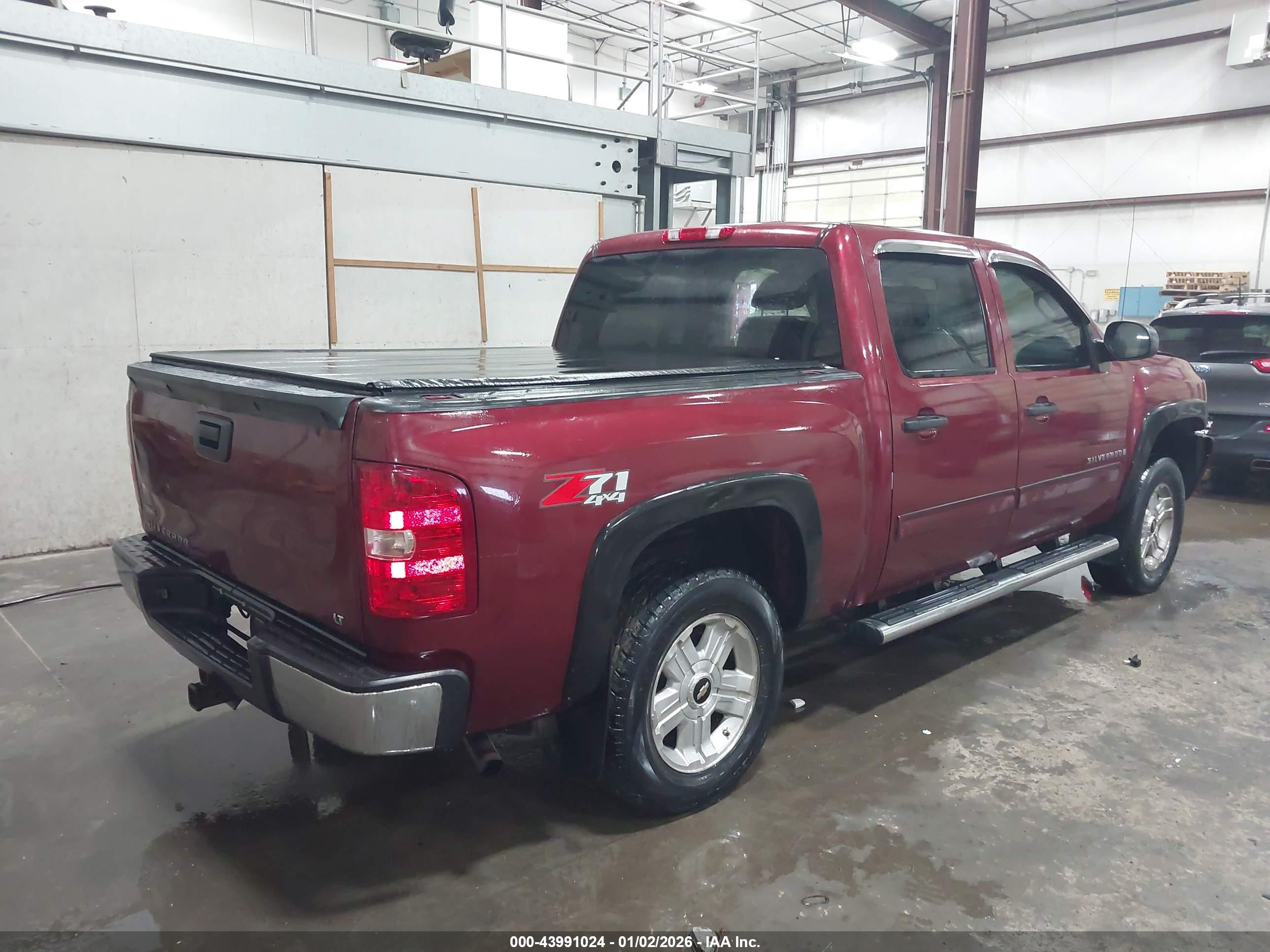 CHEVROLET SILVERADO image 4
