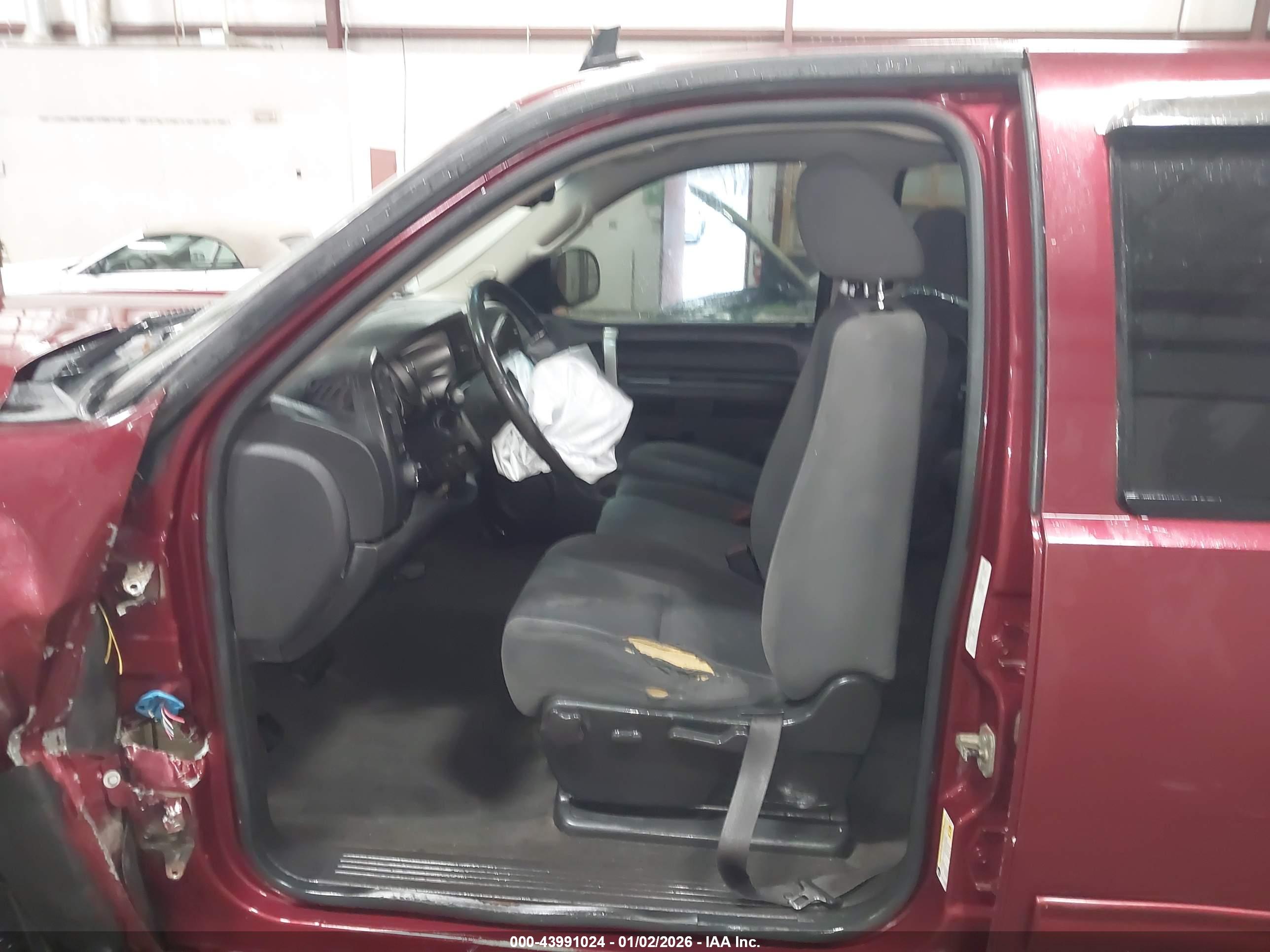 CHEVROLET SILVERADO image 5