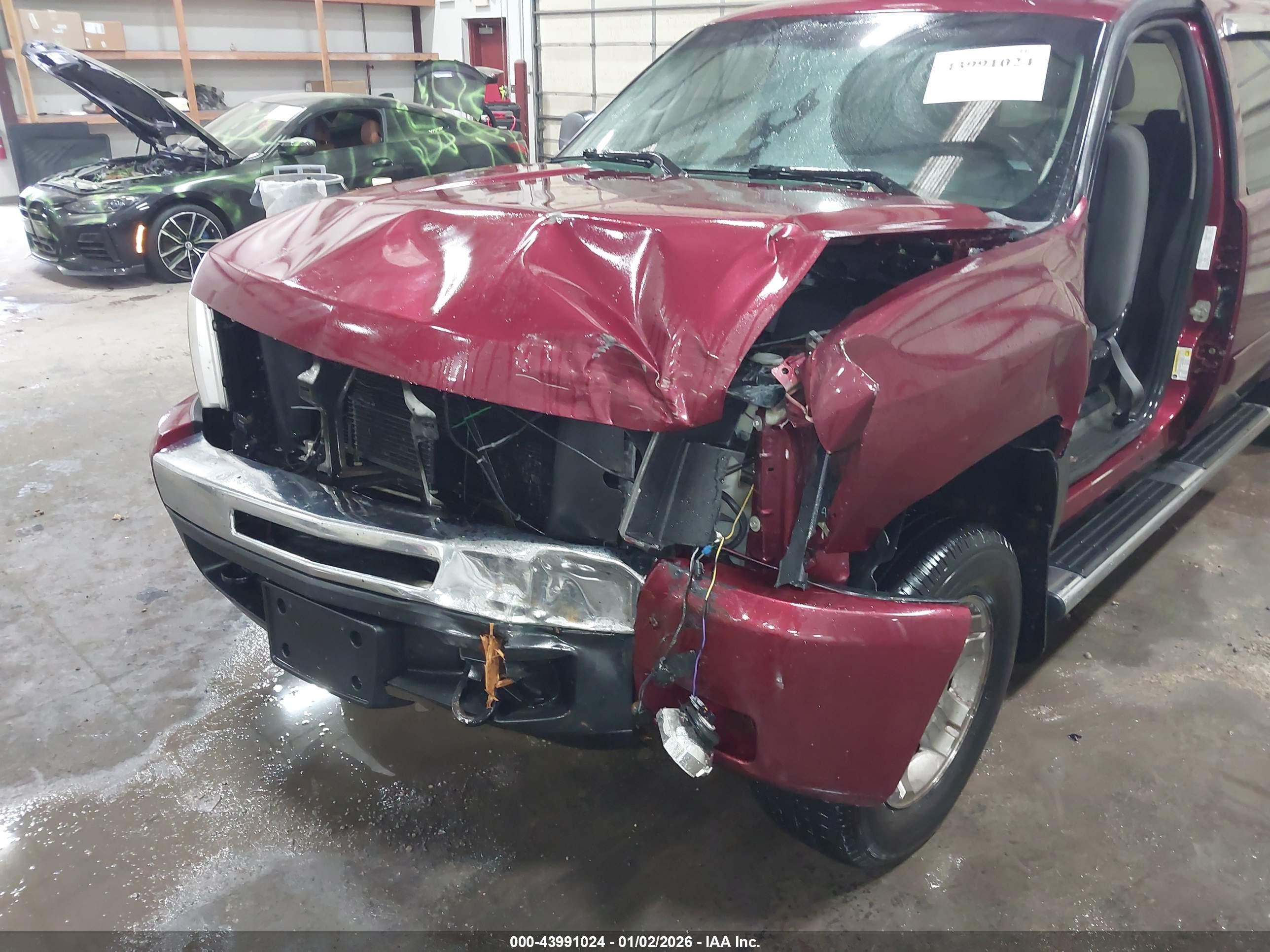 CHEVROLET SILVERADO image 6