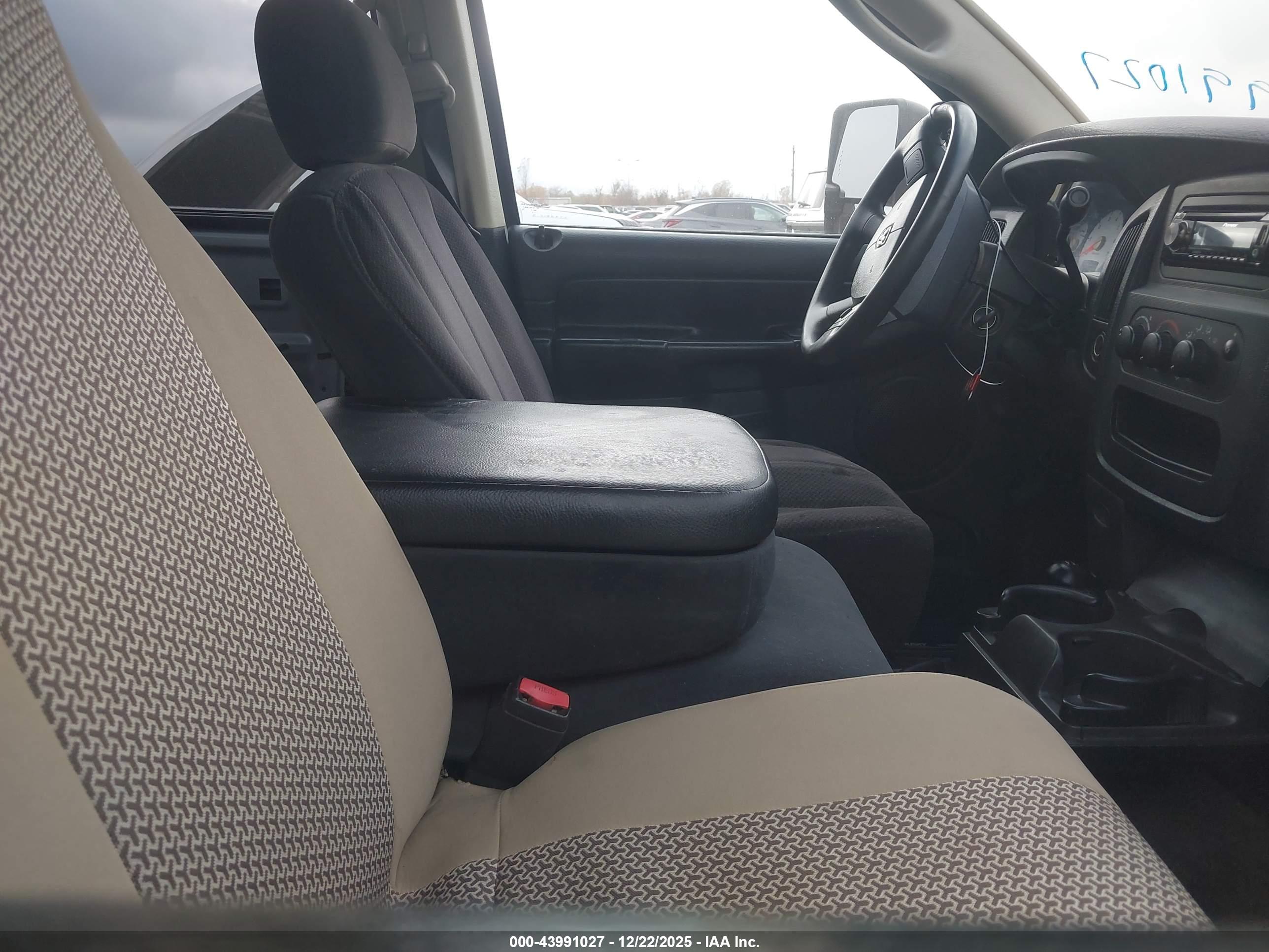 DODGE RAM image 5