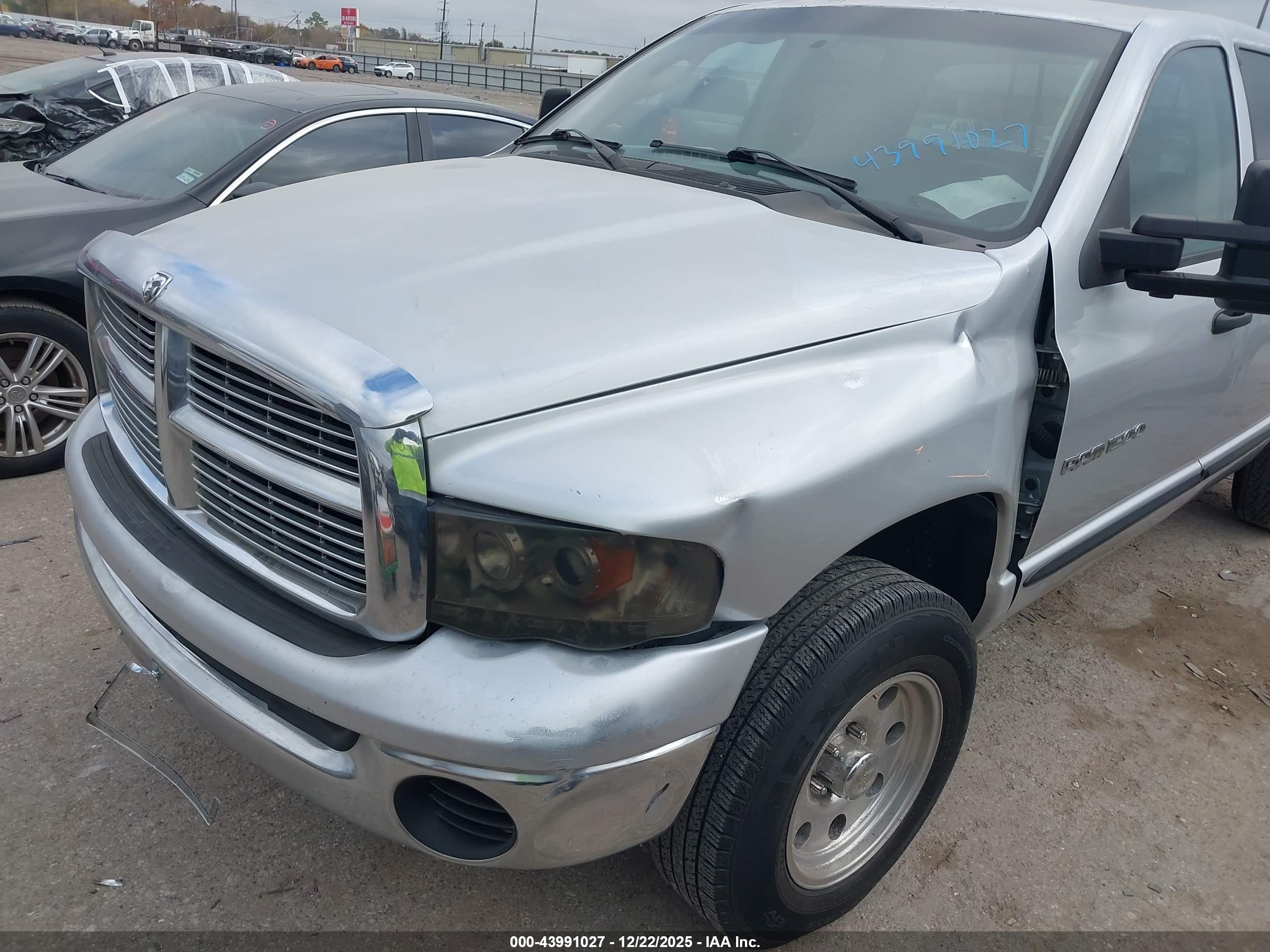 DODGE RAM image 6