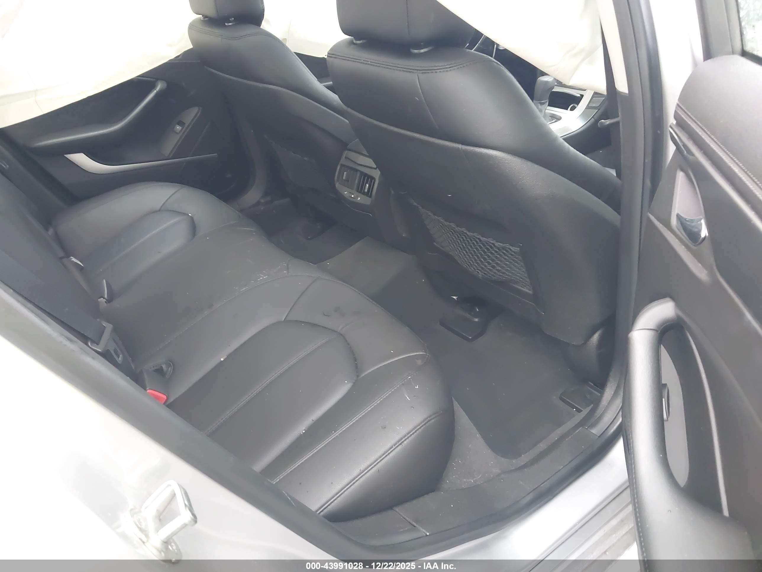 CADILLAC CTS image 8