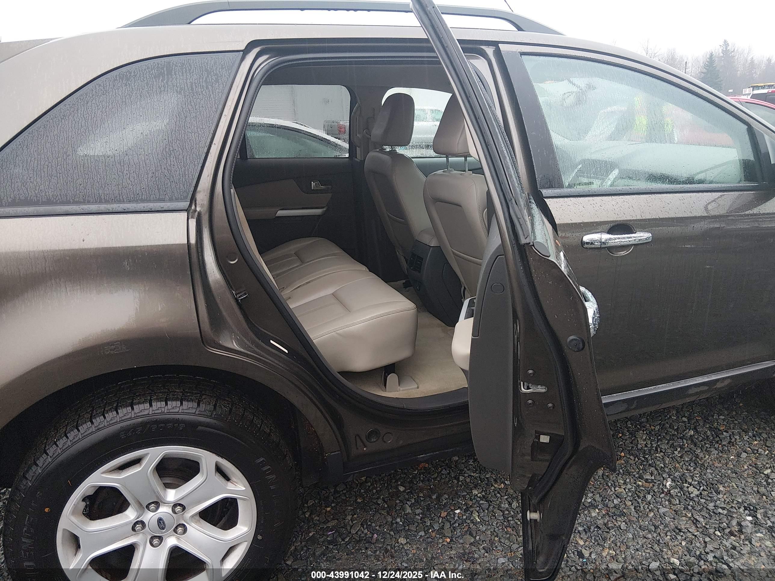 FORD EDGE image 8