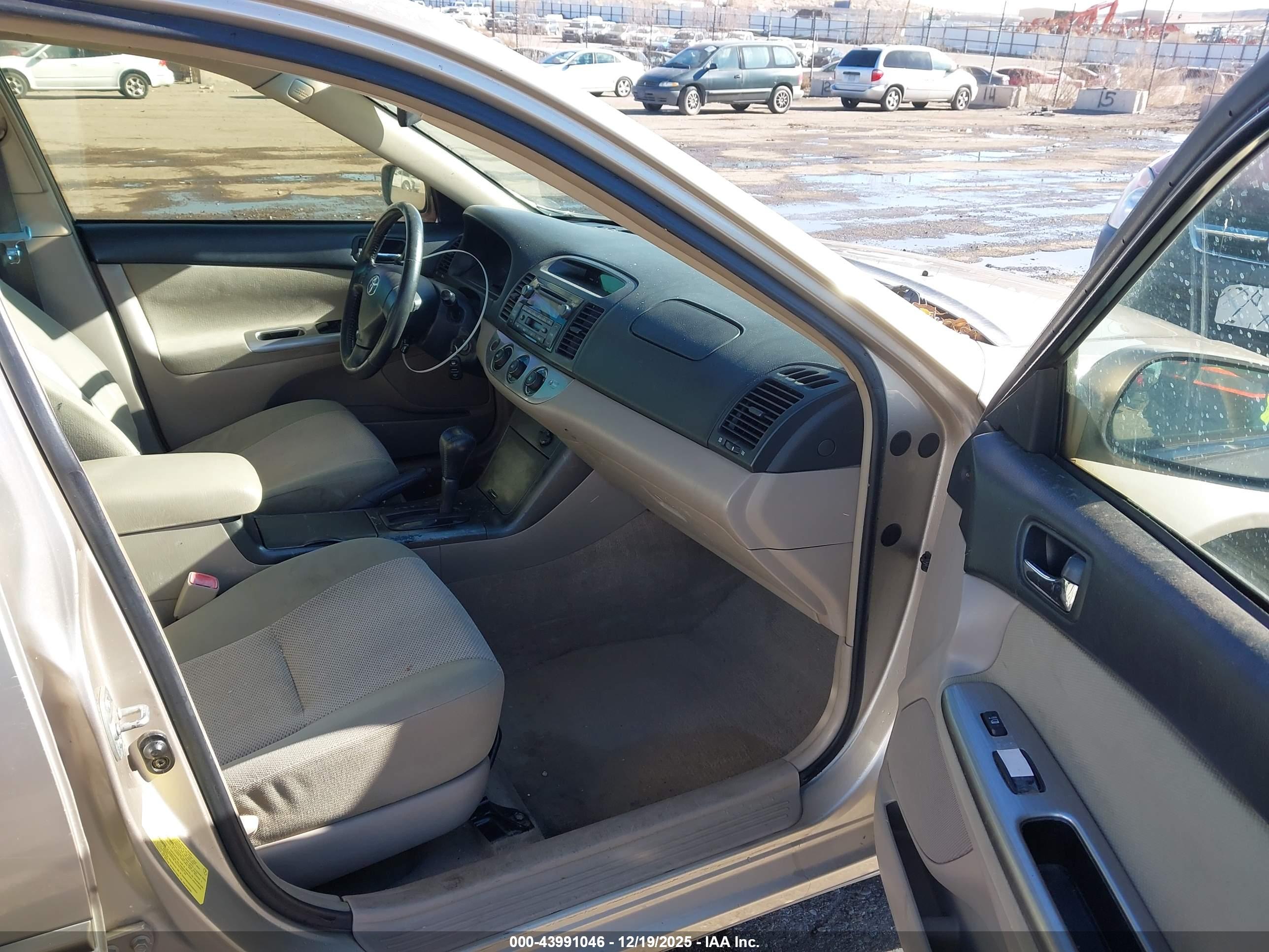 TOYOTA CAMRY image 5