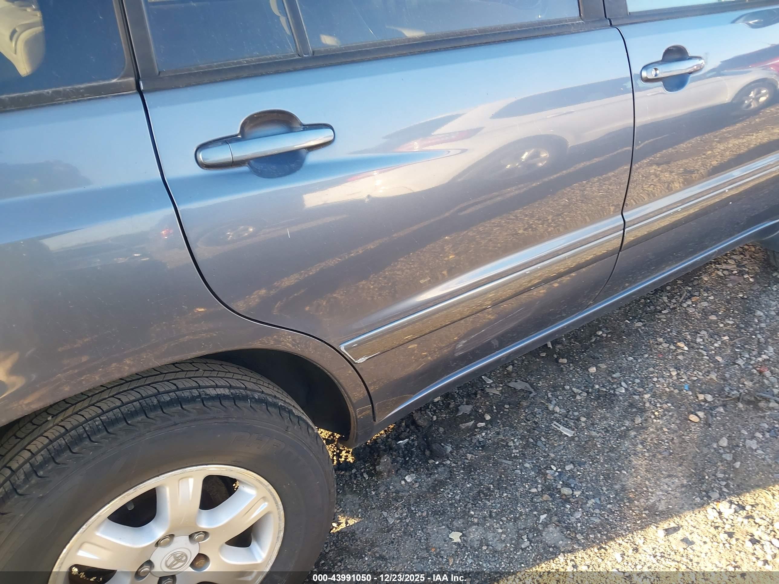 TOYOTA HIGHLANDER image 6