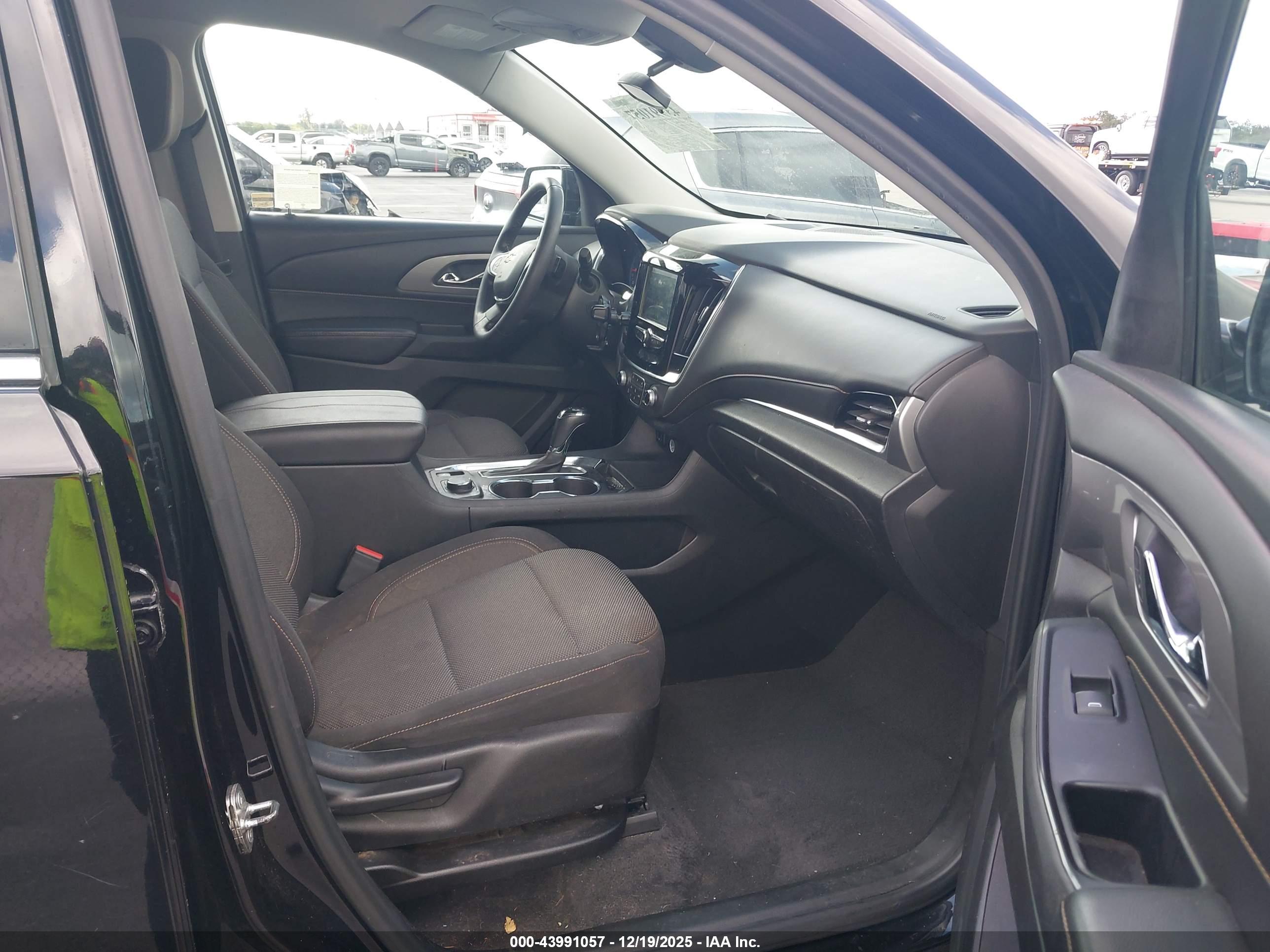 CHEVROLET TRAVERSE image 5
