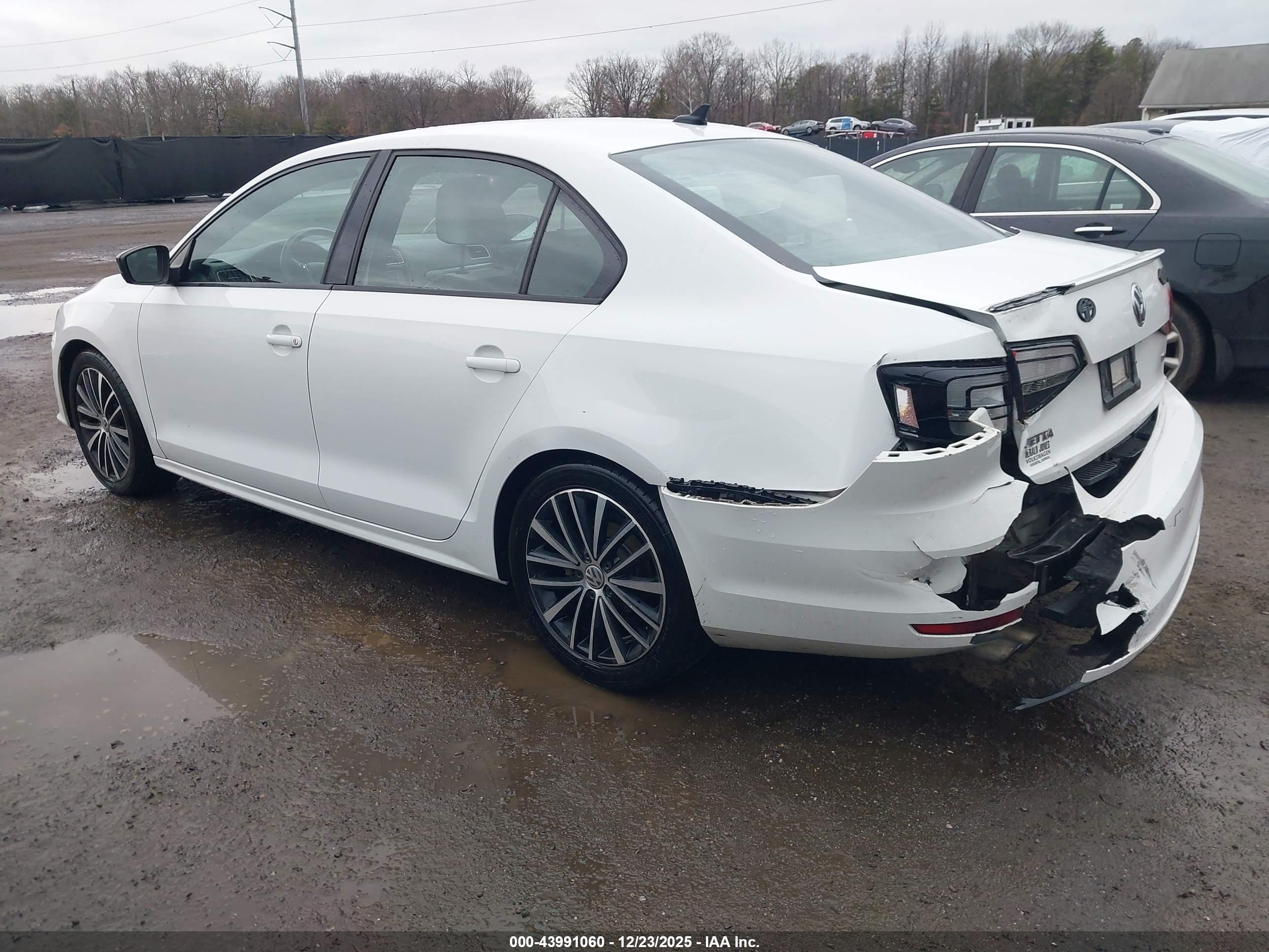 VOLKSWAGEN JETTA image 3