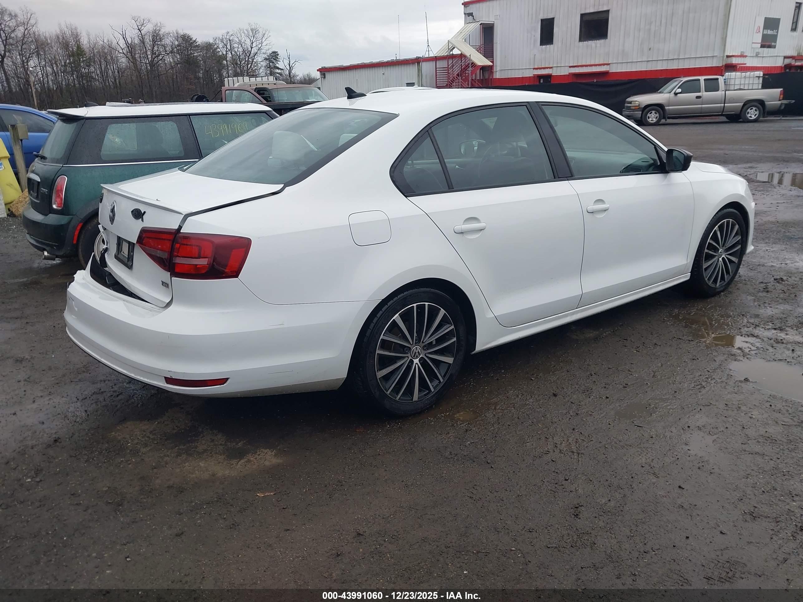 VOLKSWAGEN JETTA image 4