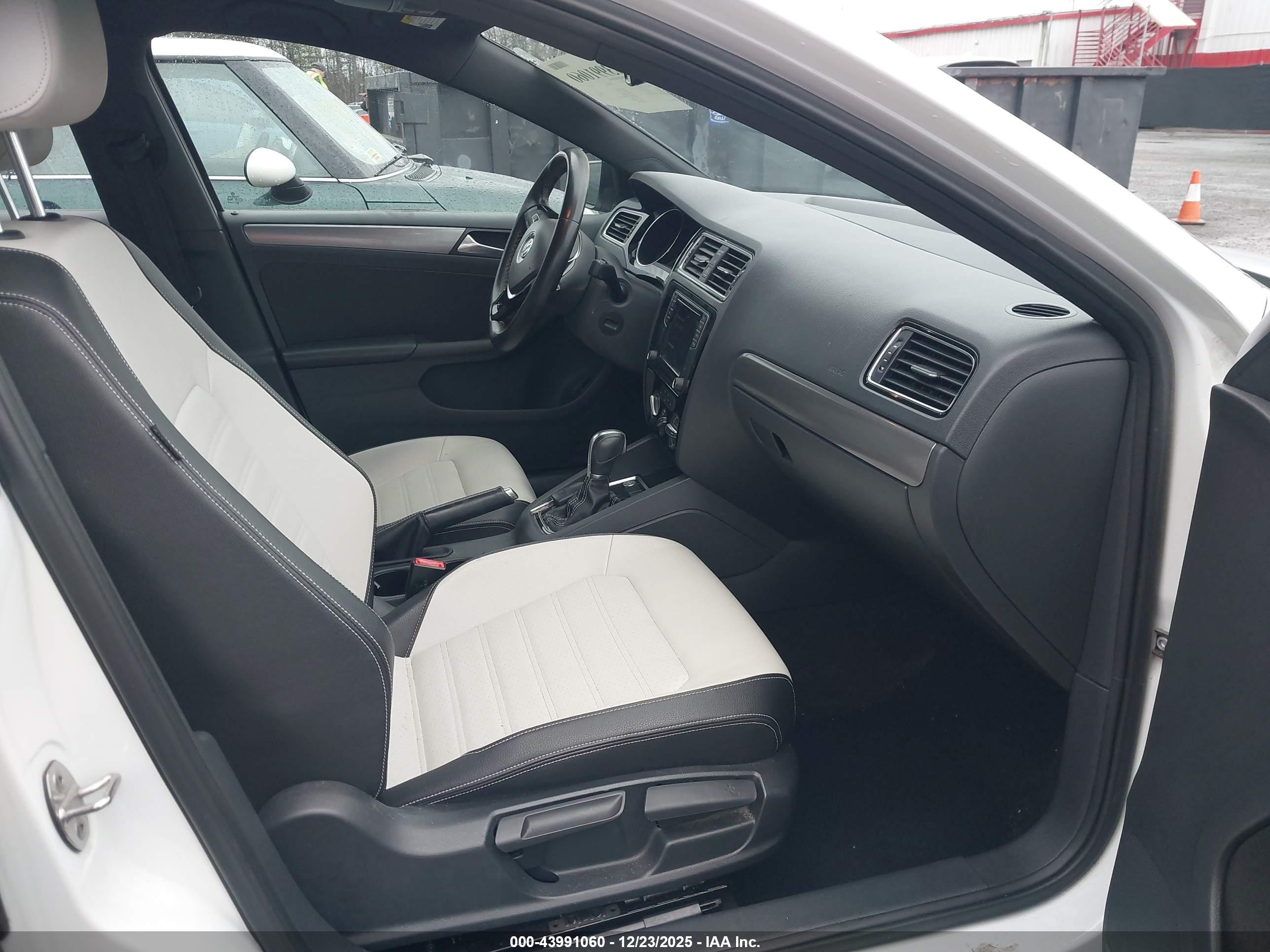VOLKSWAGEN JETTA image 5