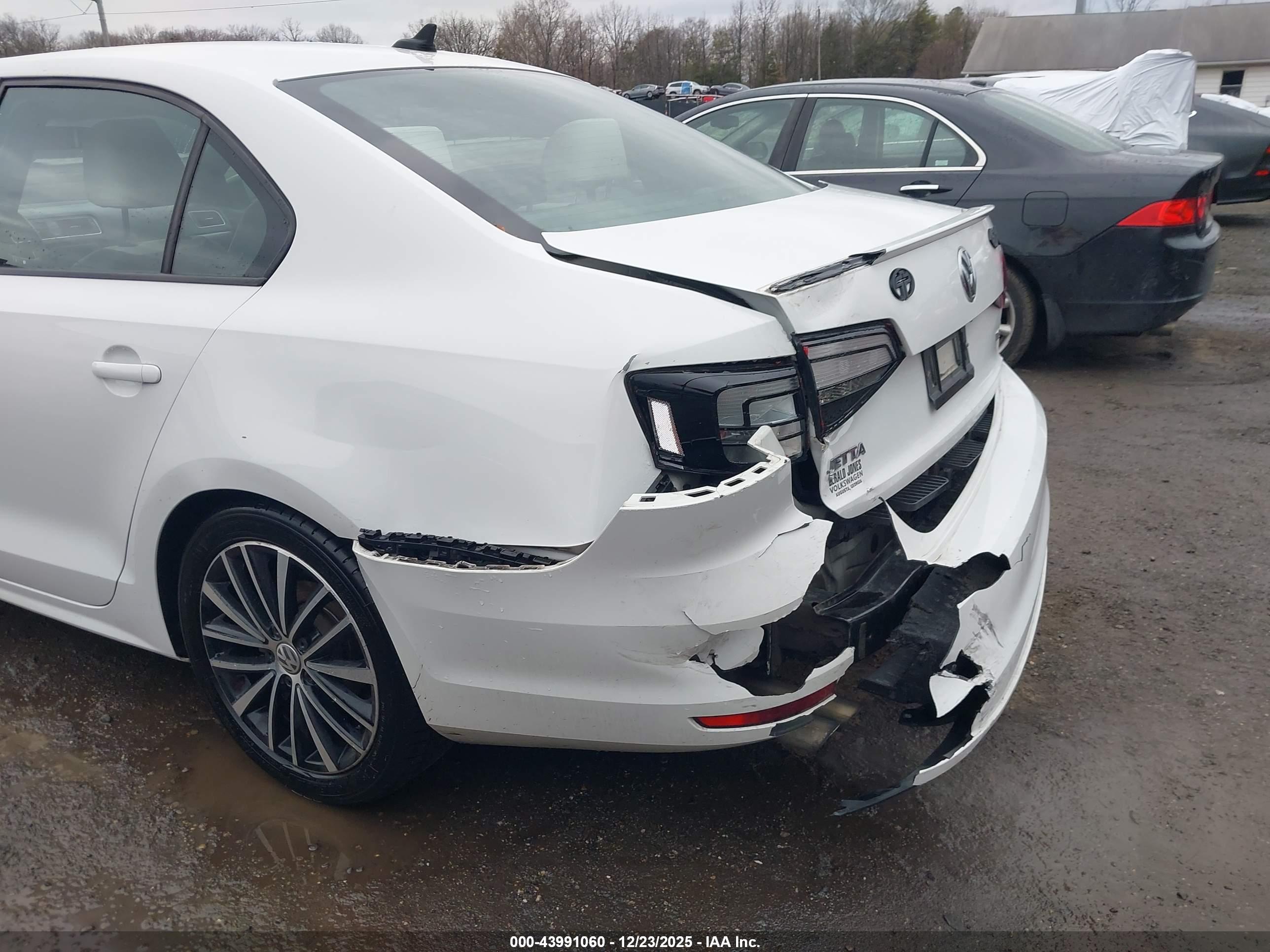 VOLKSWAGEN JETTA image 6