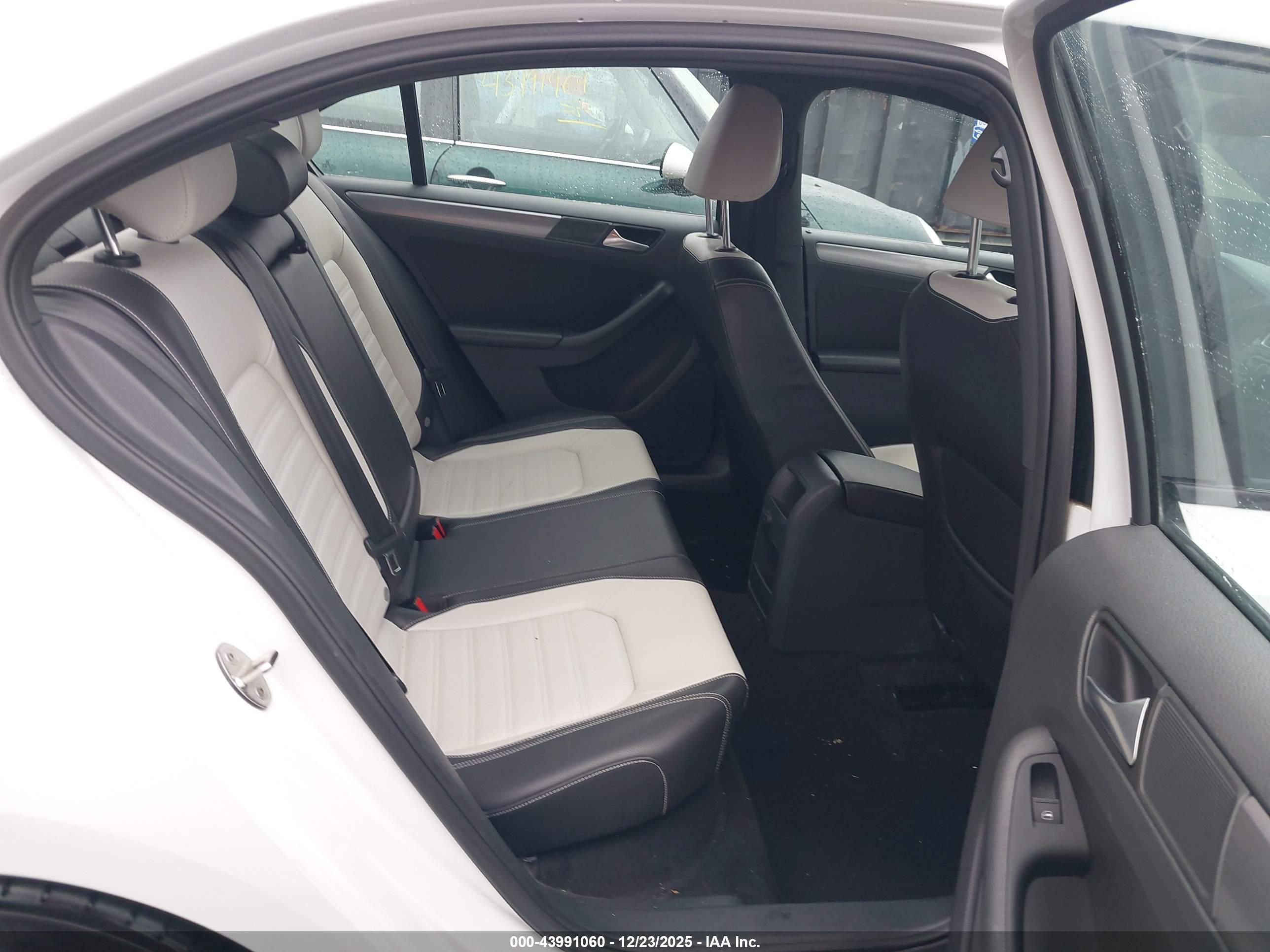 VOLKSWAGEN JETTA image 8
