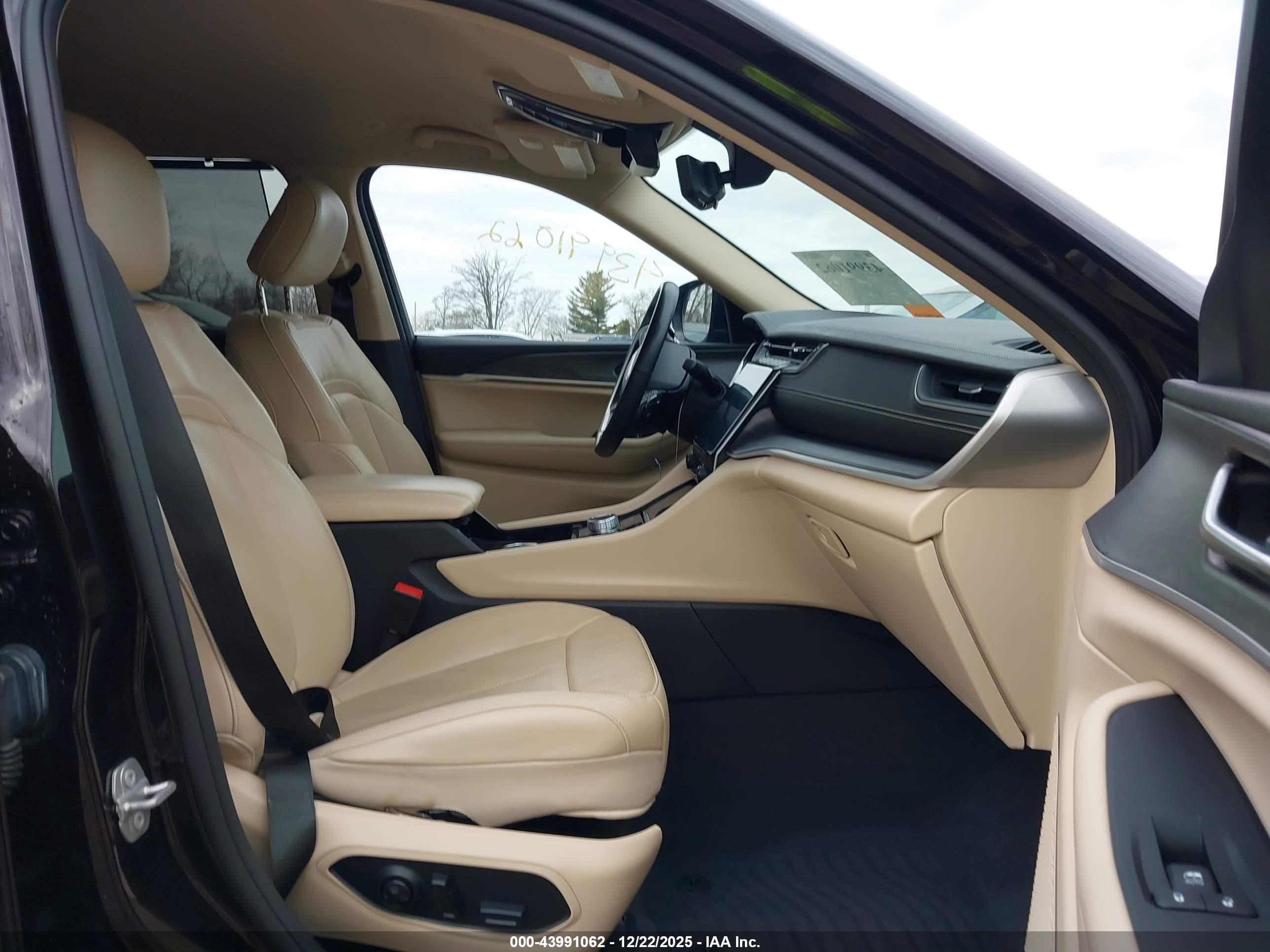 JEEP GRAND image 5