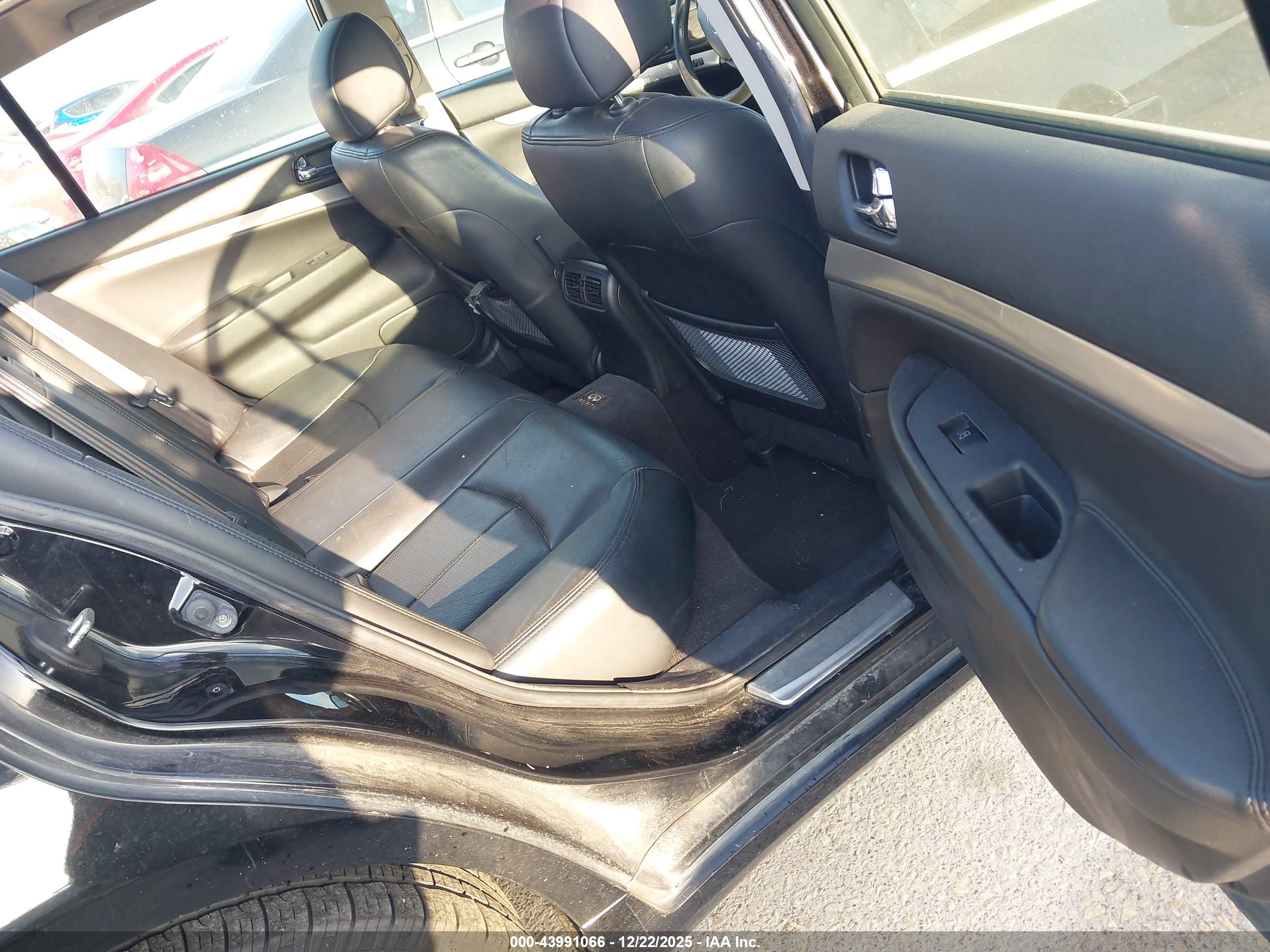 INFINITI G37X image 8