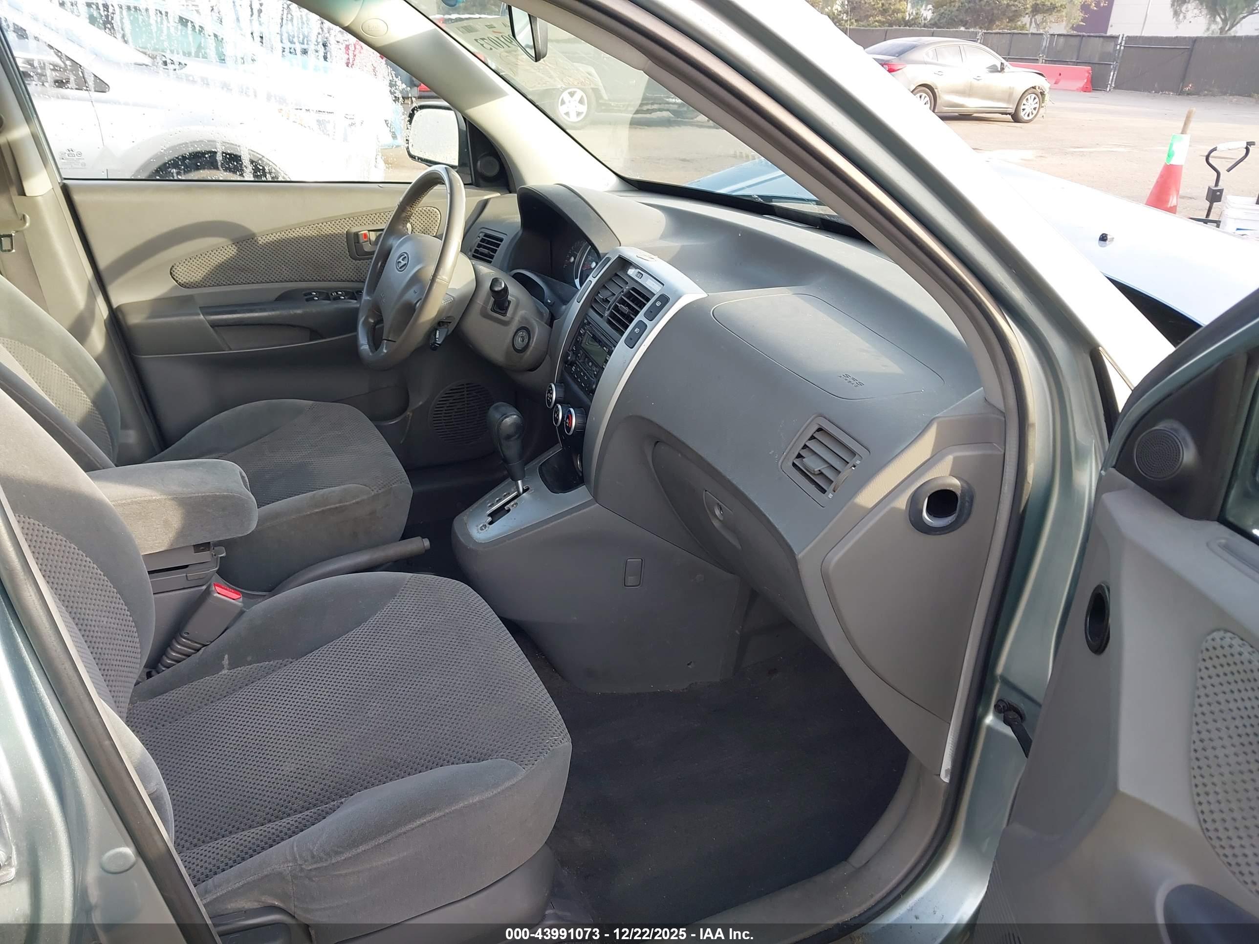 HYUNDAI TUCSON image 5