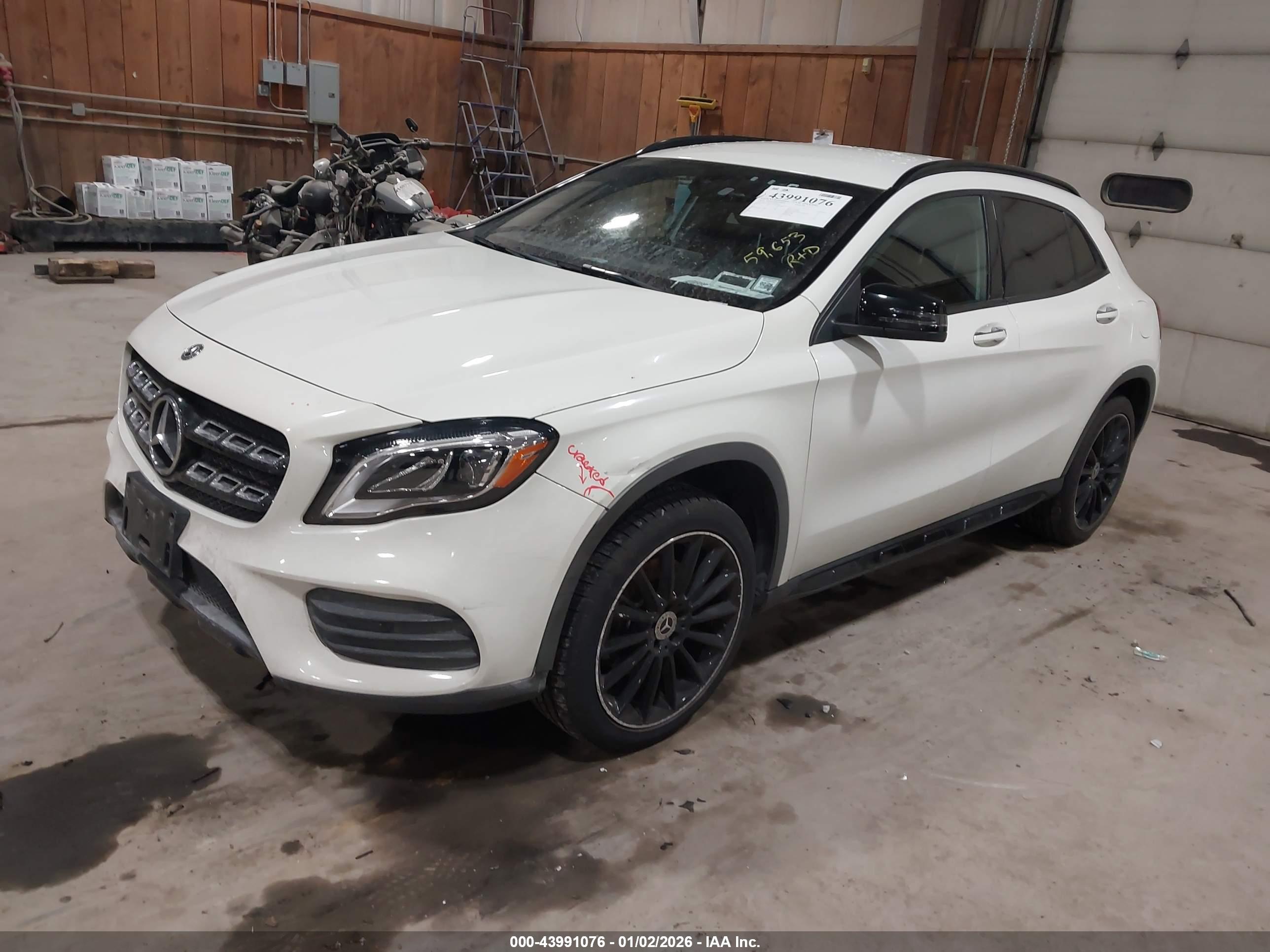 MERCEDES-BENZ GLA image 2