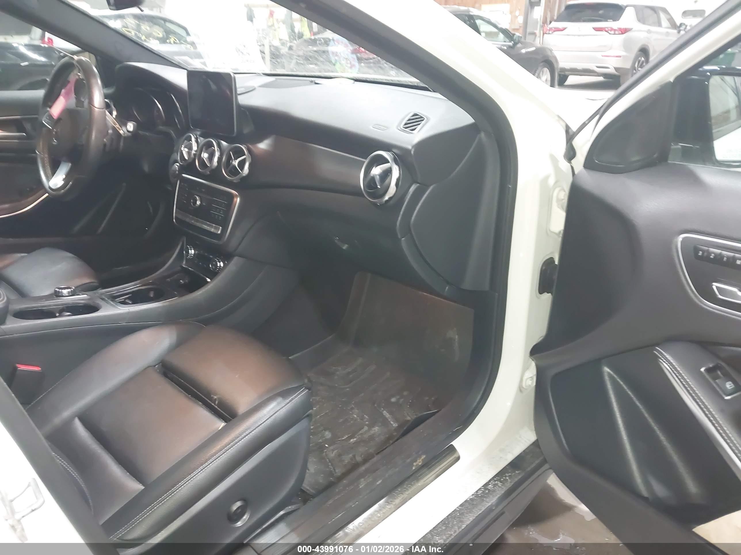 MERCEDES-BENZ GLA image 5