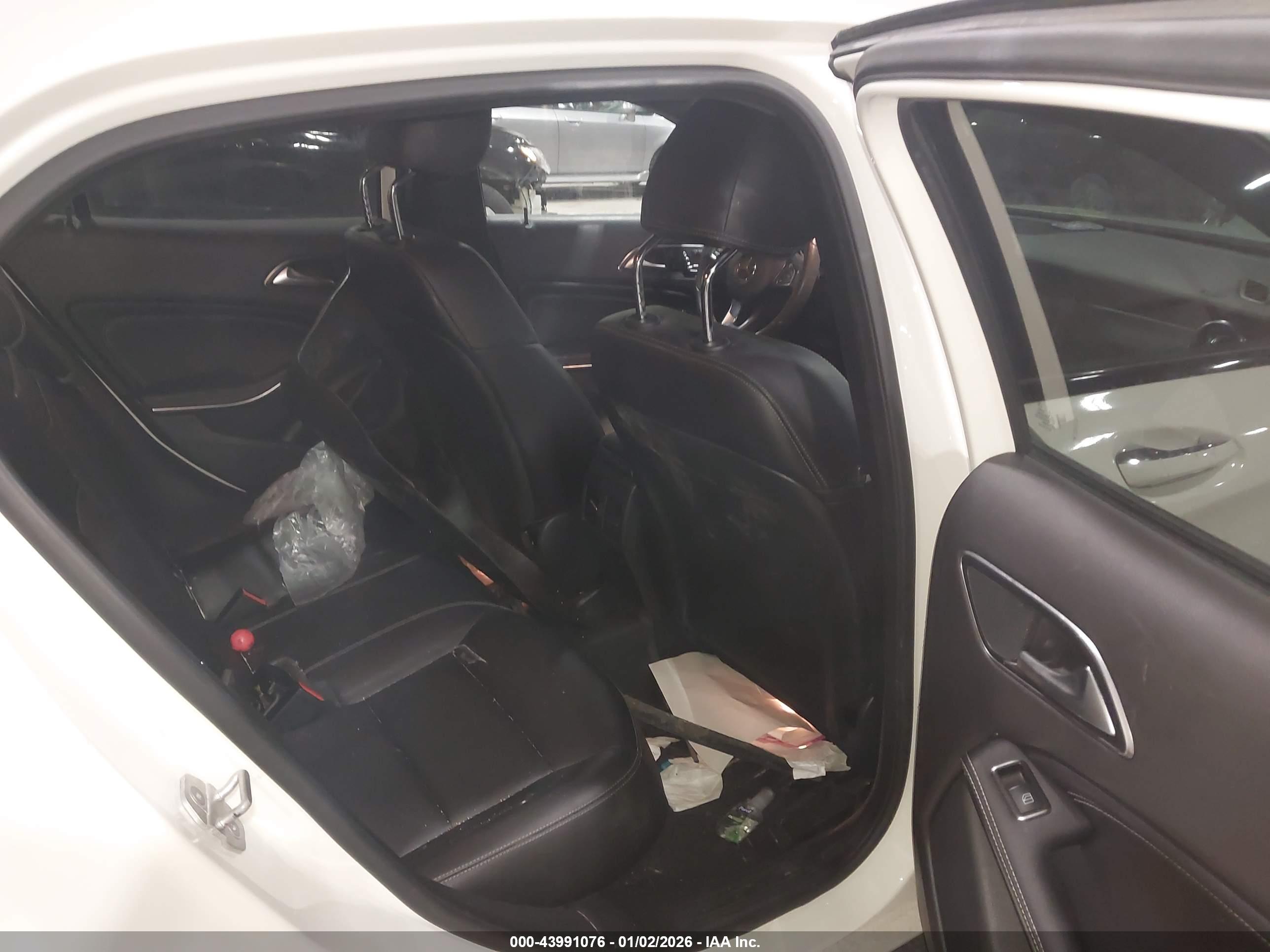 MERCEDES-BENZ GLA image 8