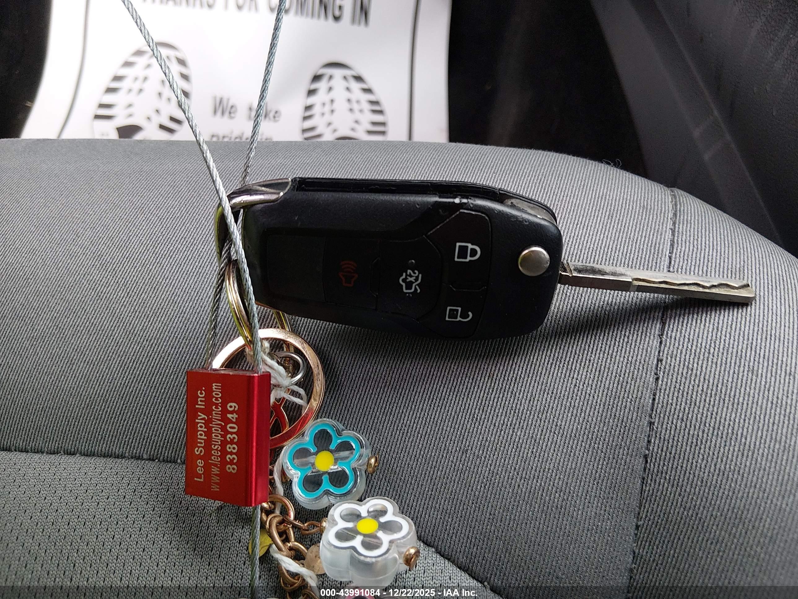 FORD FUSION image 11