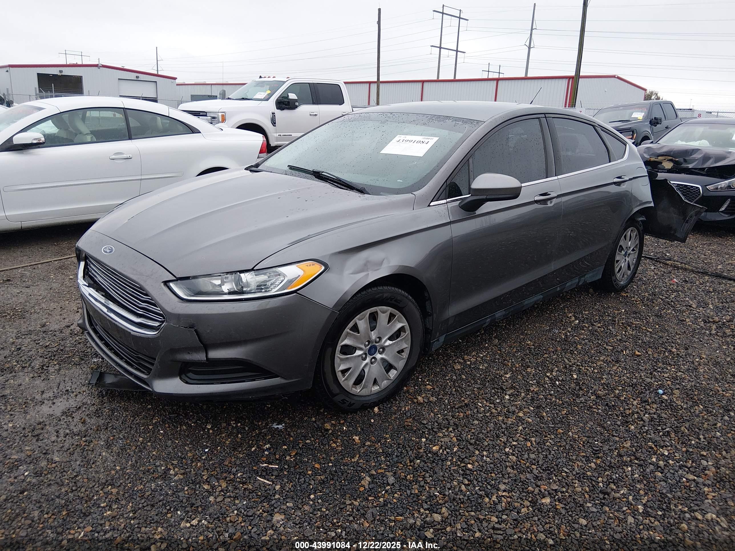 FORD FUSION image 2