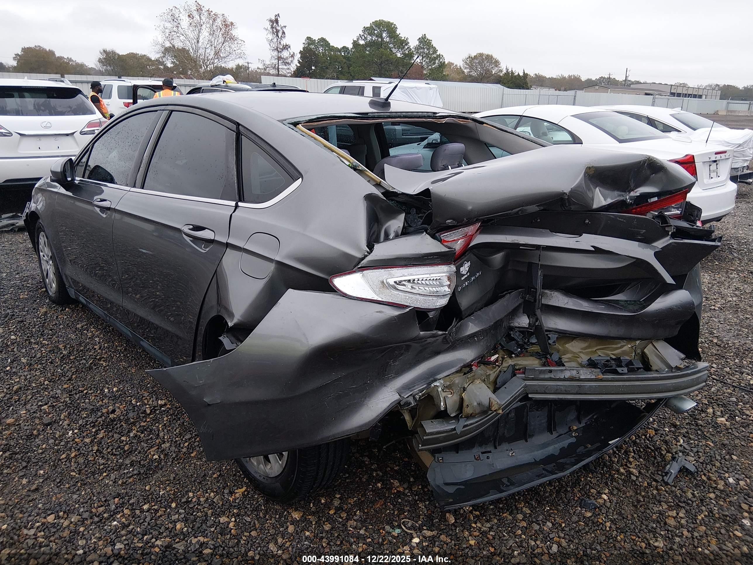FORD FUSION image 6
