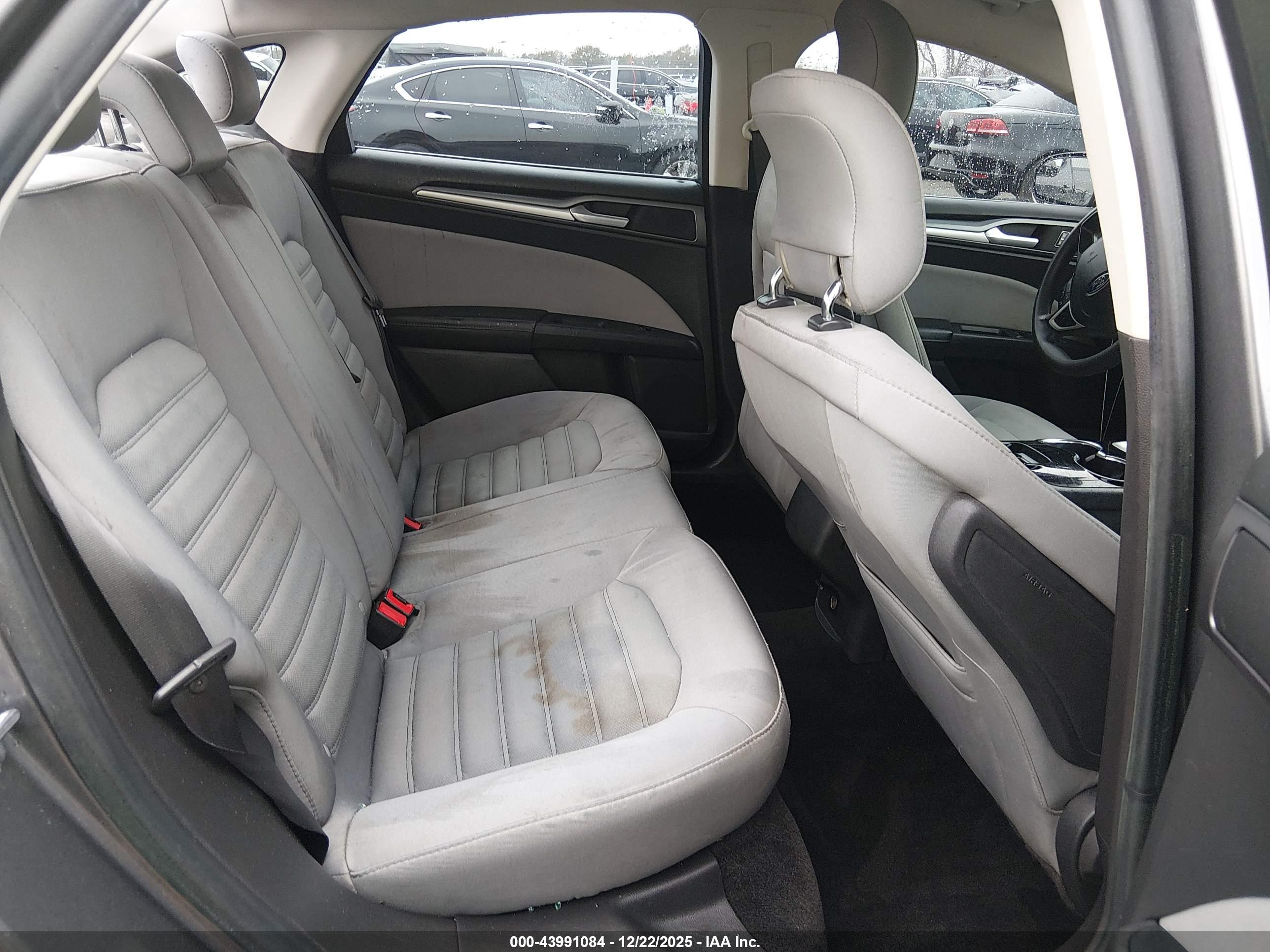 FORD FUSION image 8